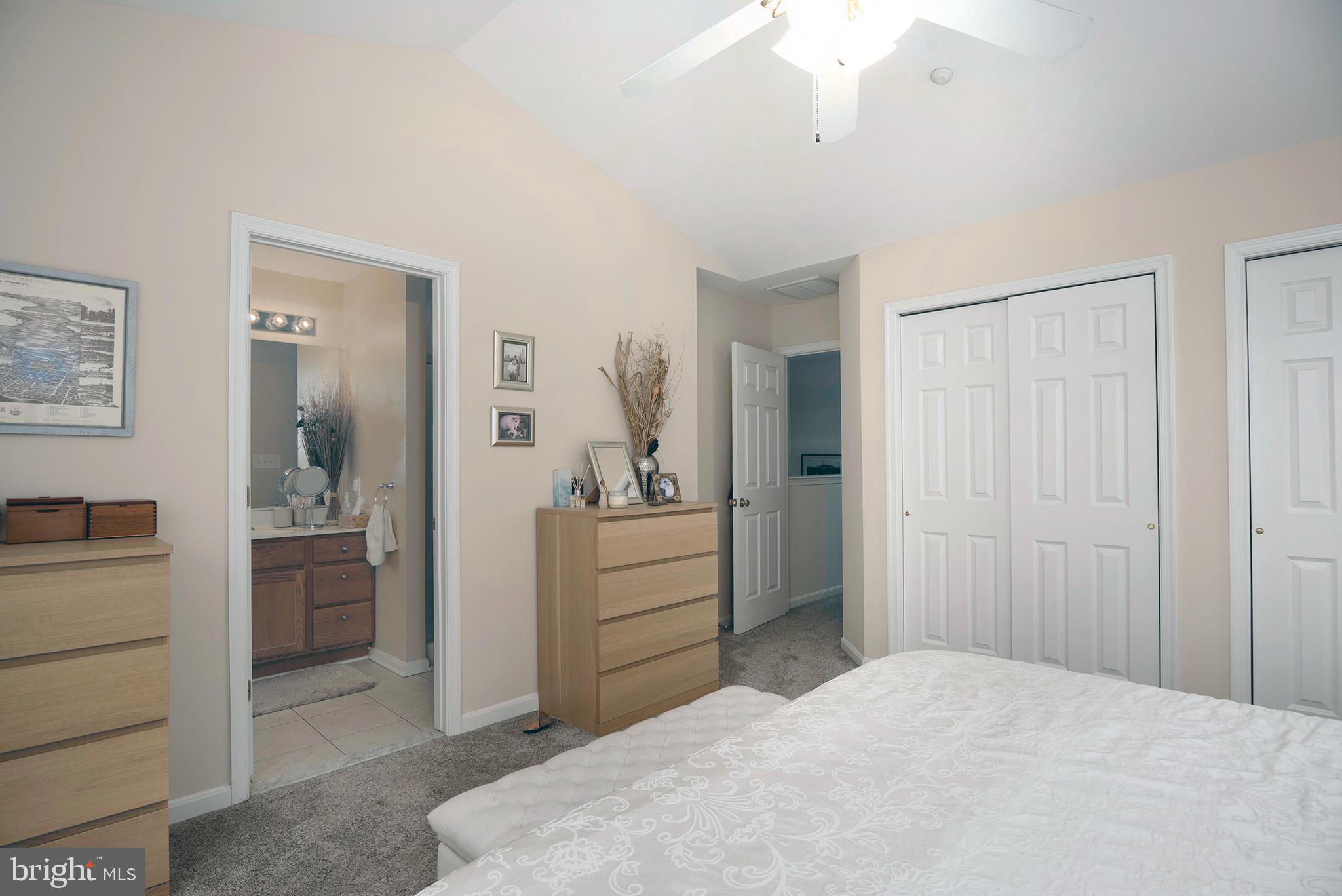 OAK HOLLOW - Residential