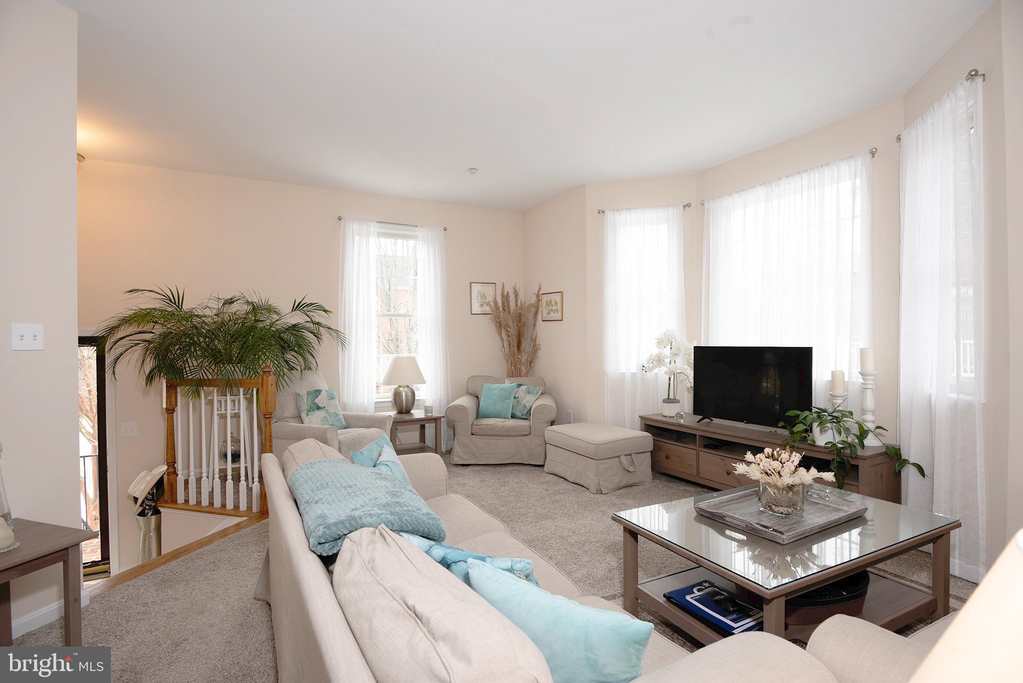 OAK HOLLOW - Residential