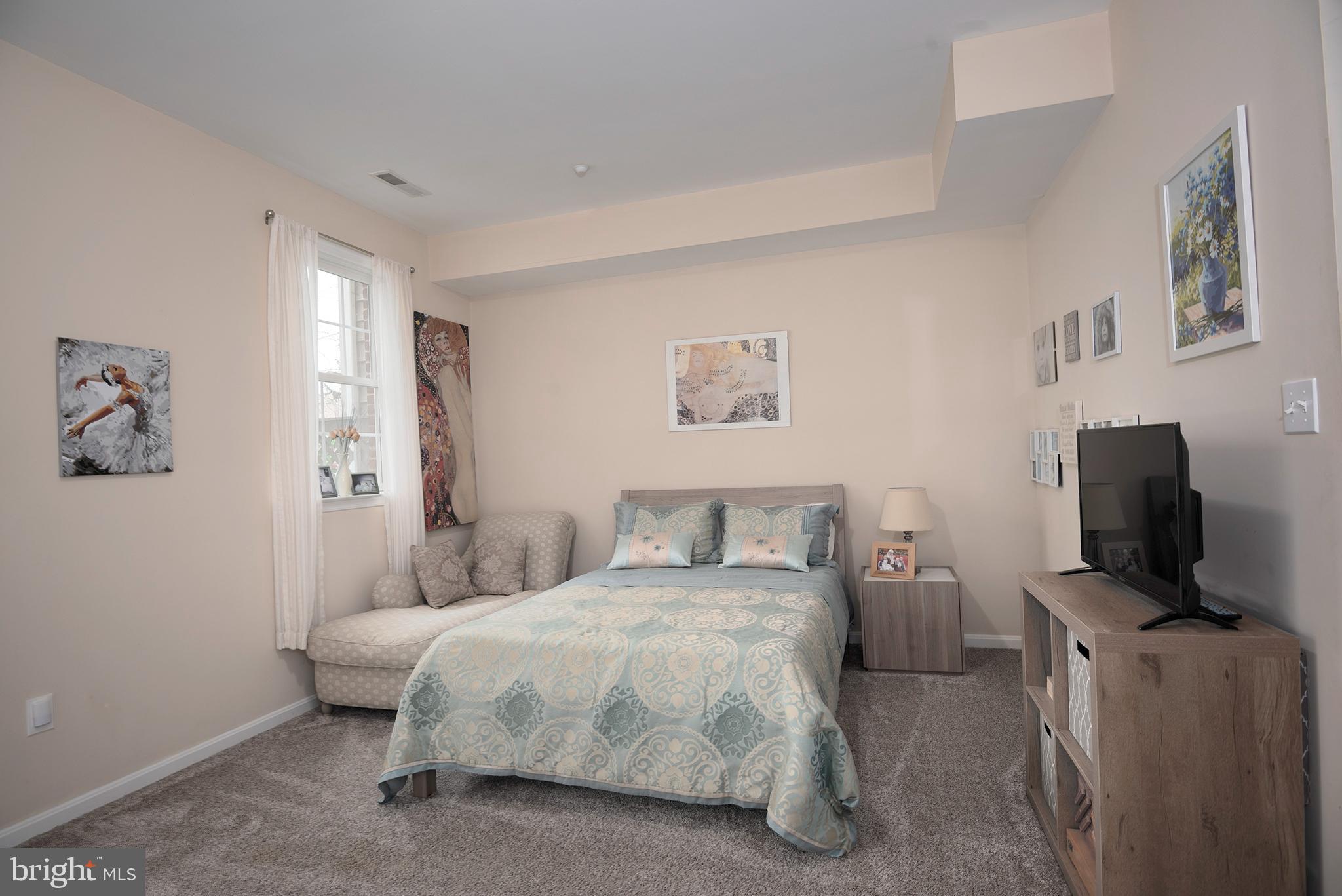 OAK HOLLOW - Residential