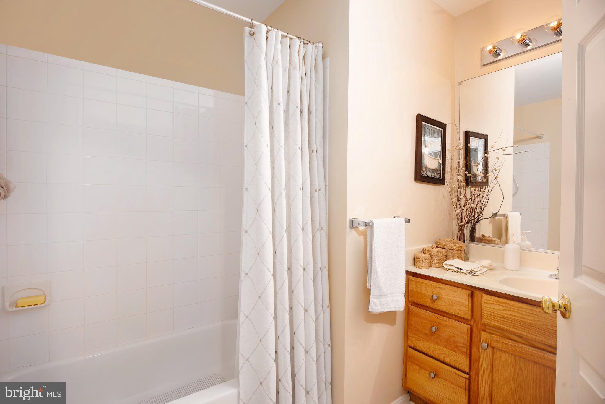 OAK HOLLOW - Residential