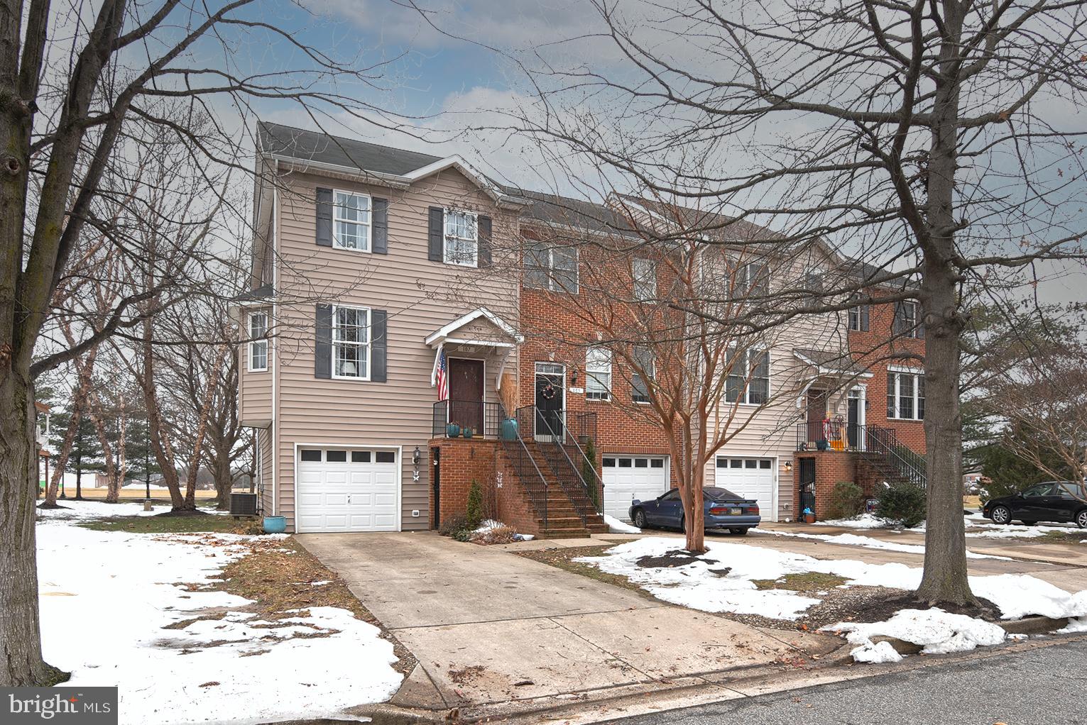 OAK HOLLOW - Residential