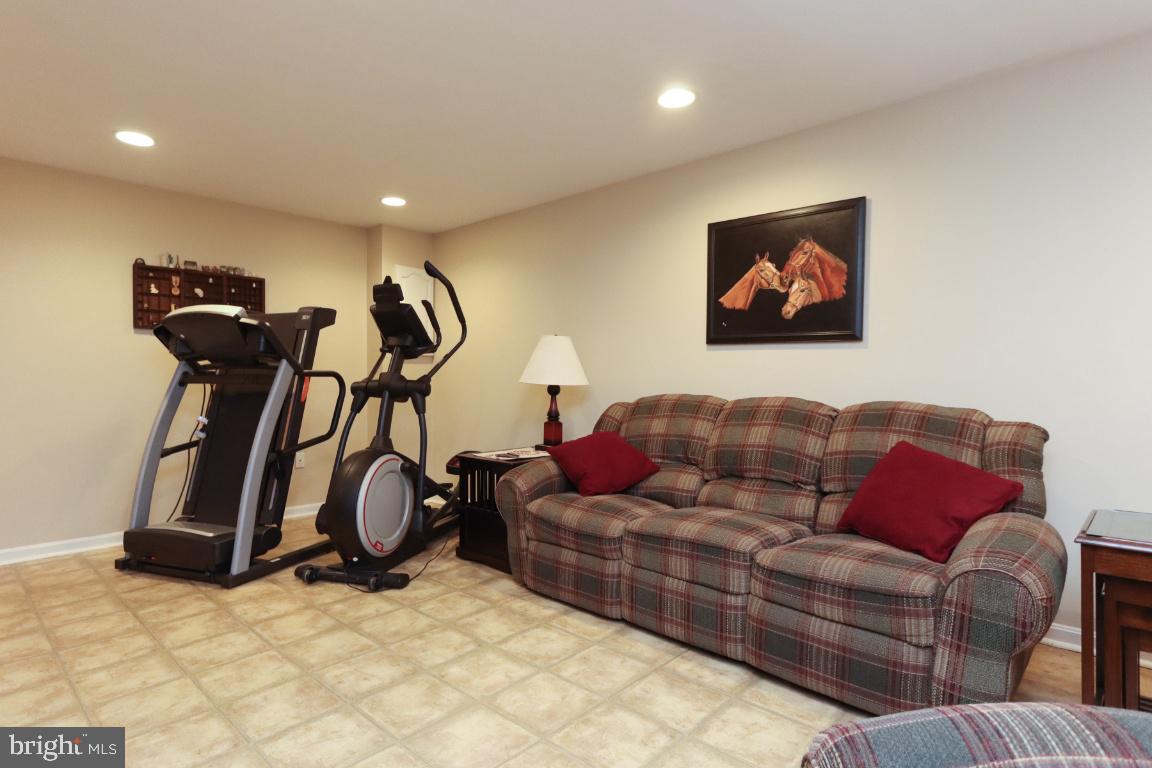 WALNUT HILL - Residential