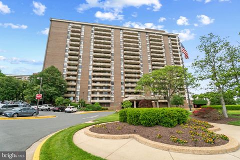 Photo of 1800 Old Meadow Road #903, MCLEAN, VA 22102 (MLS # VAFX2309970)