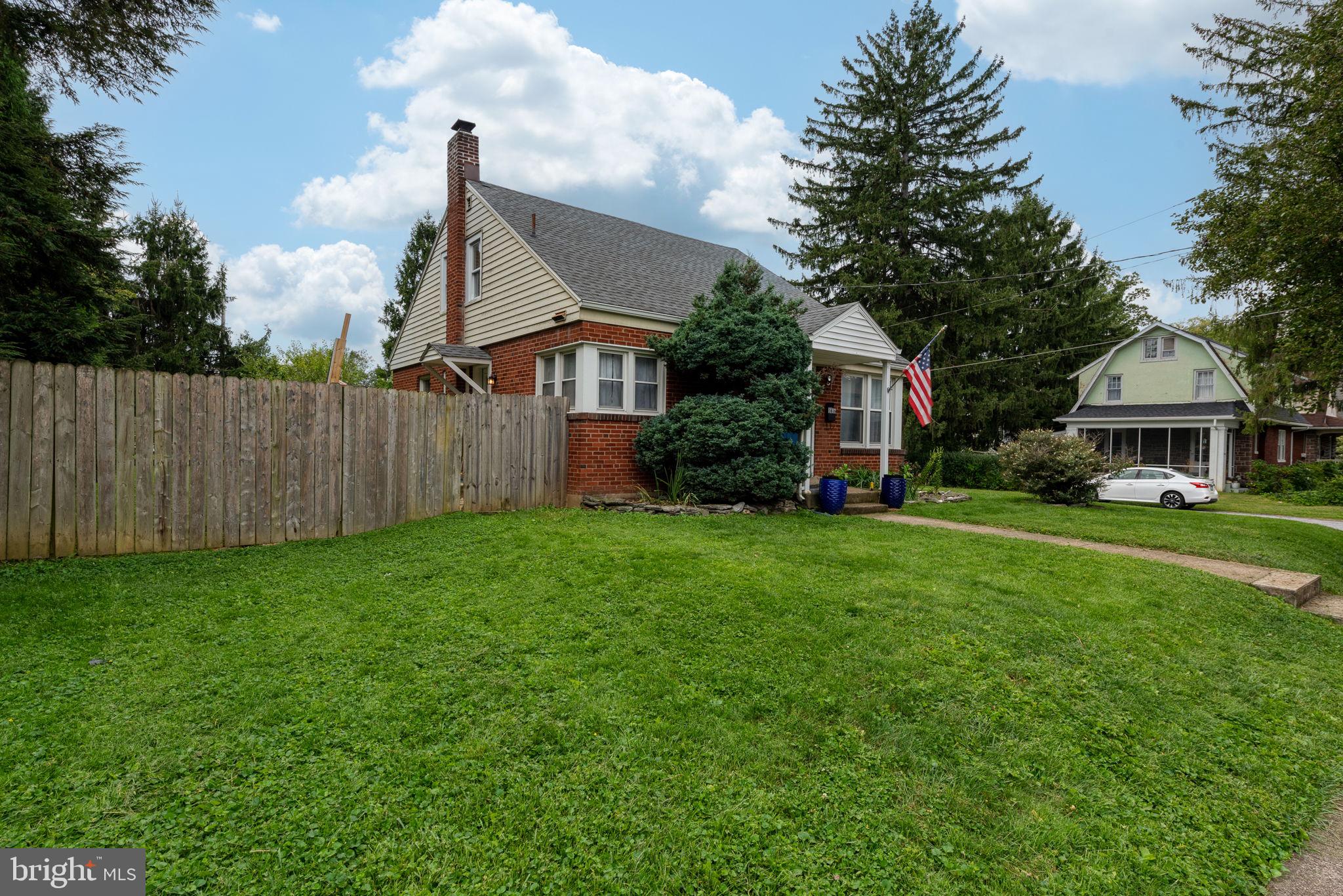 1616 MAPLE STREET