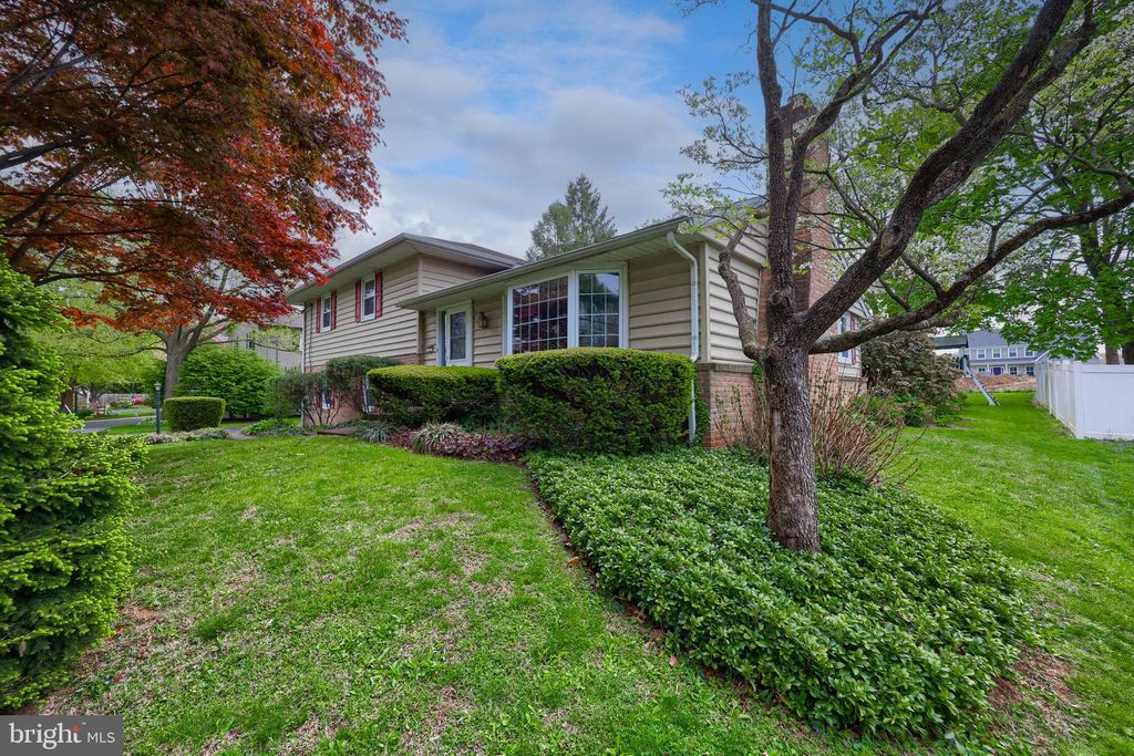 Photo of 33 Woodland Avenue, LITITZ, PA 17543 (MLS # PALA2086982)