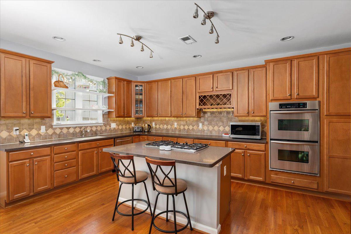 WAKELAND MANOR - Residential