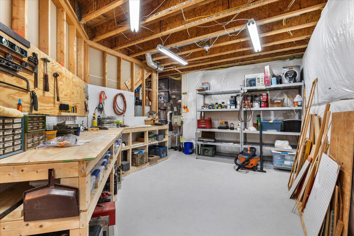 WAKELAND MANOR - Residential