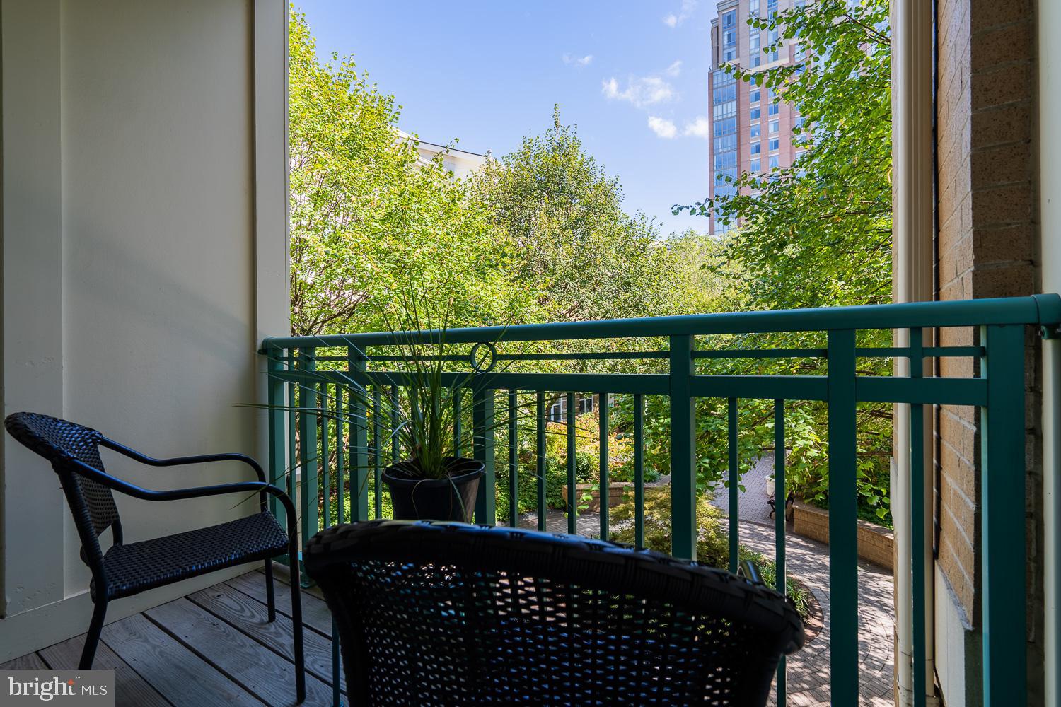 SAVOY AT RESTON TOWN CENTER - Residential