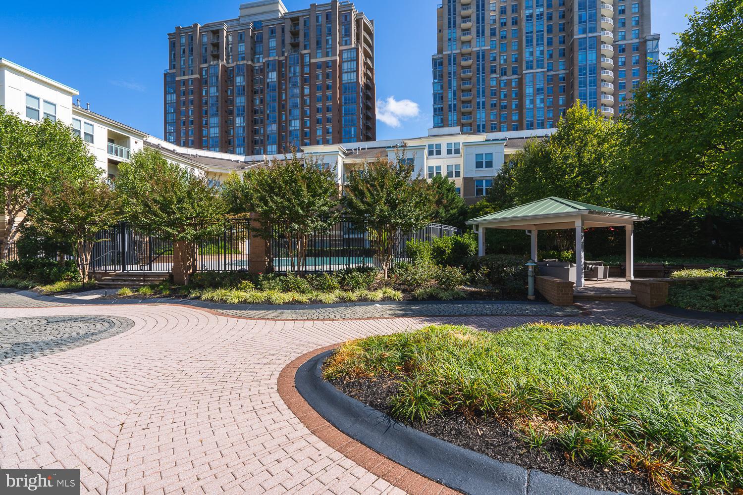 SAVOY AT RESTON TOWN CENTER - Residential