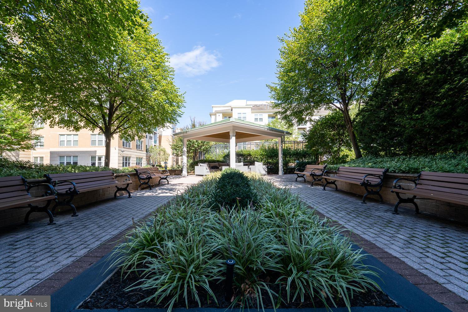 SAVOY AT RESTON TOWN CENTER - Residential