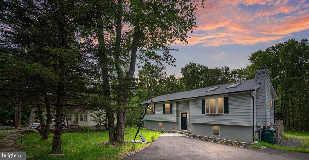 Photo of 1533 Black Birch Way, TOBYHANNA, PA 18466 (MLS # PAMR2005920)