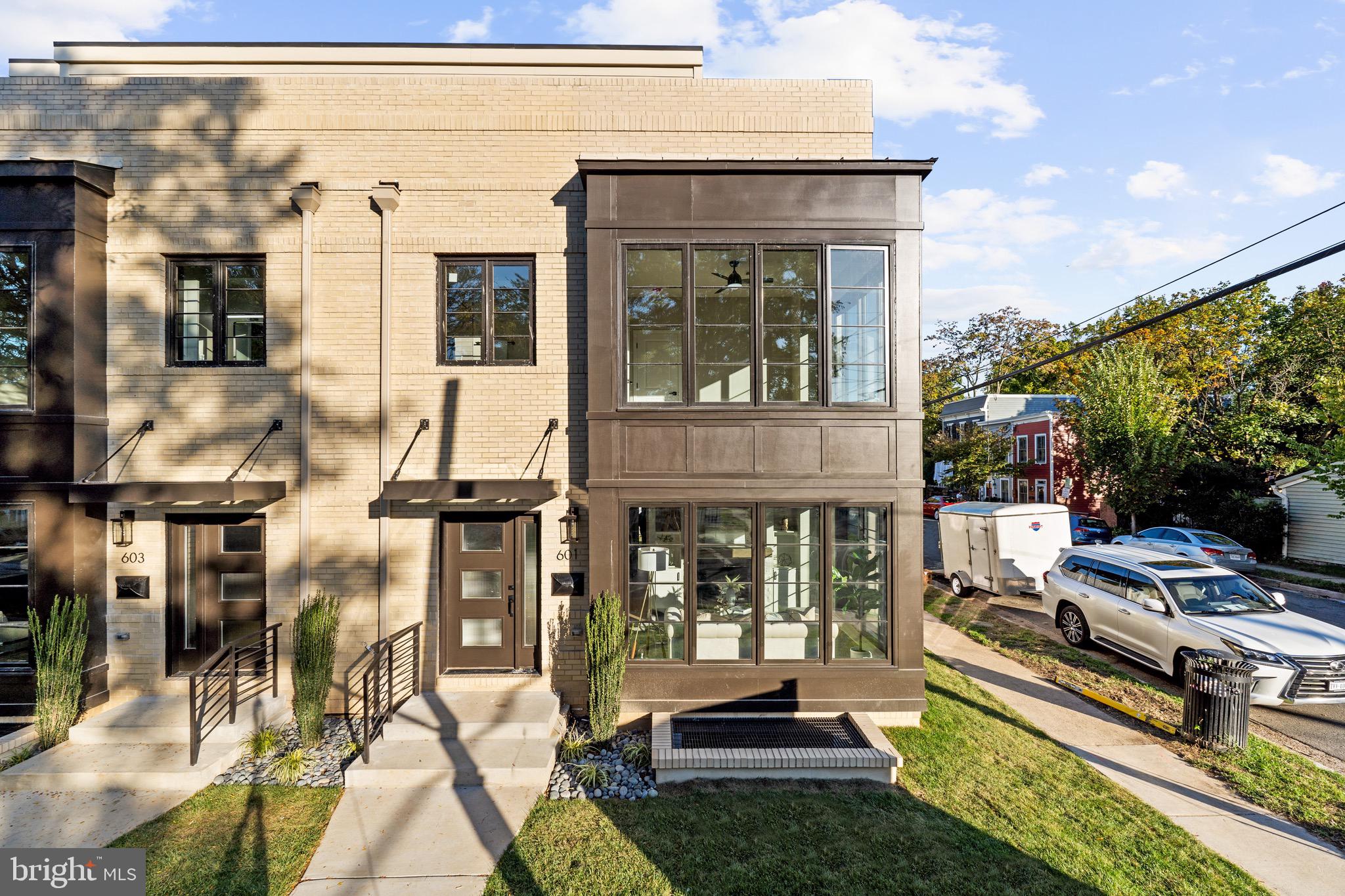 OLD TOWN ALEXANDRIA - Residential