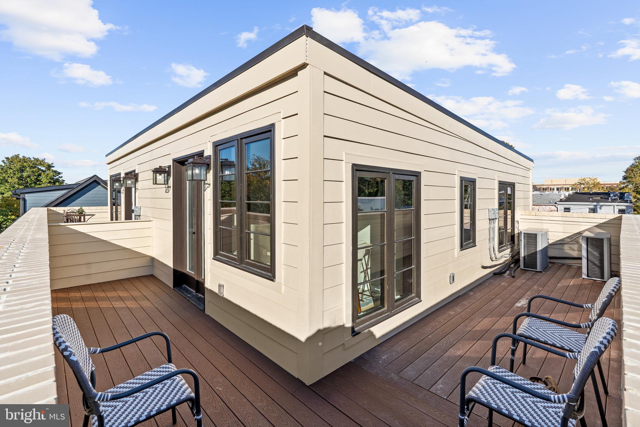 OLD TOWN ALEXANDRIA - Residential