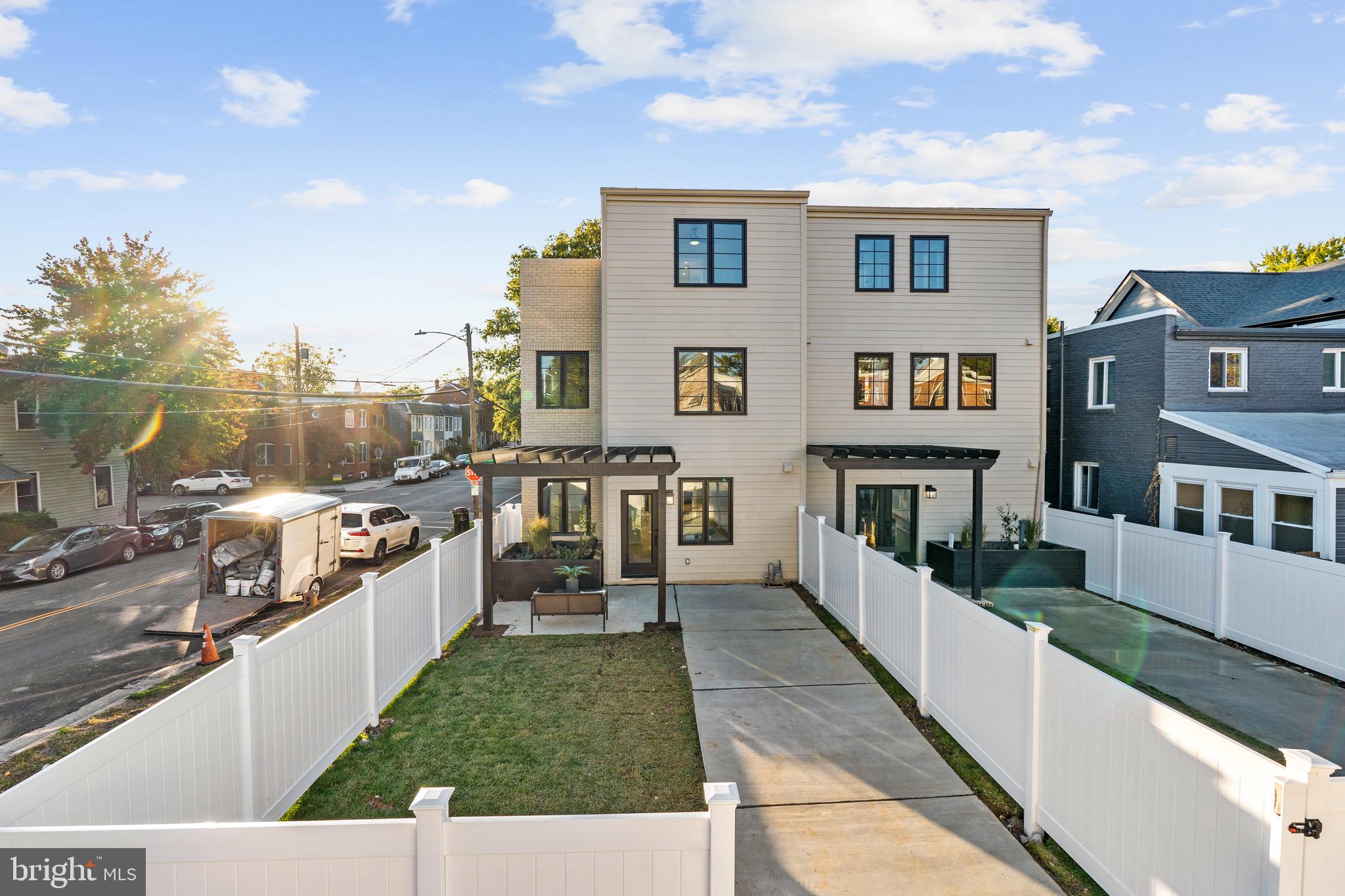 OLD TOWN ALEXANDRIA - Residential