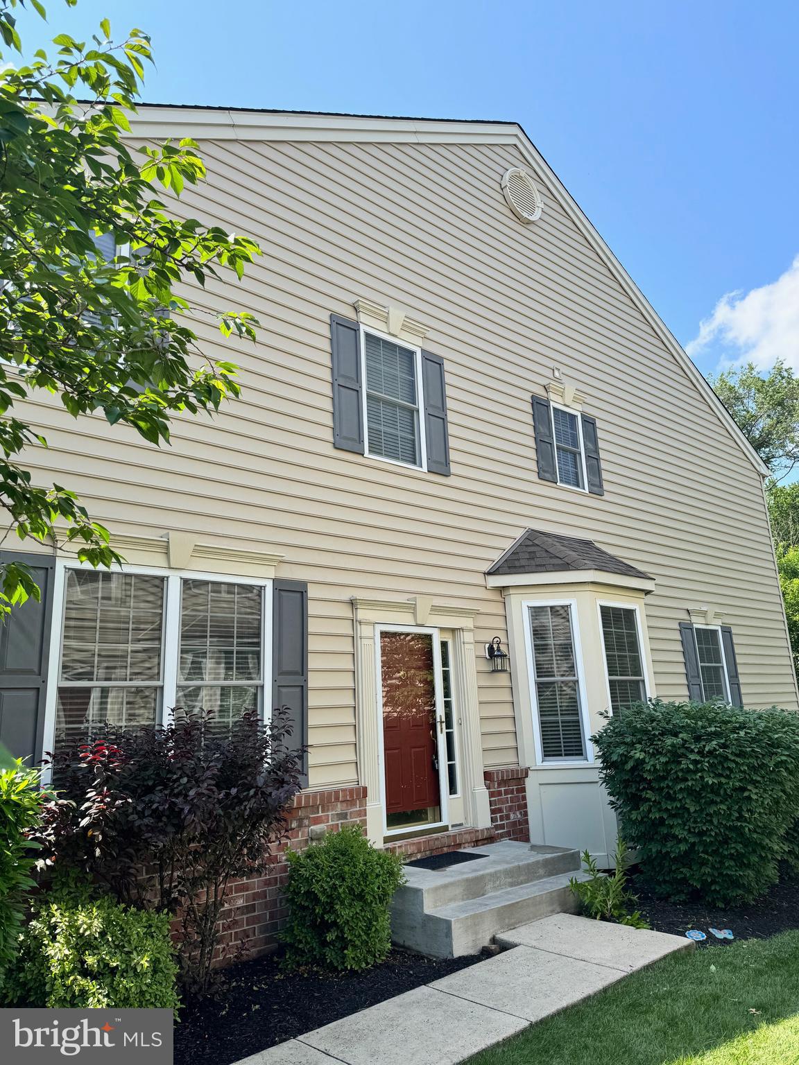 947 DUTCH DRIVE