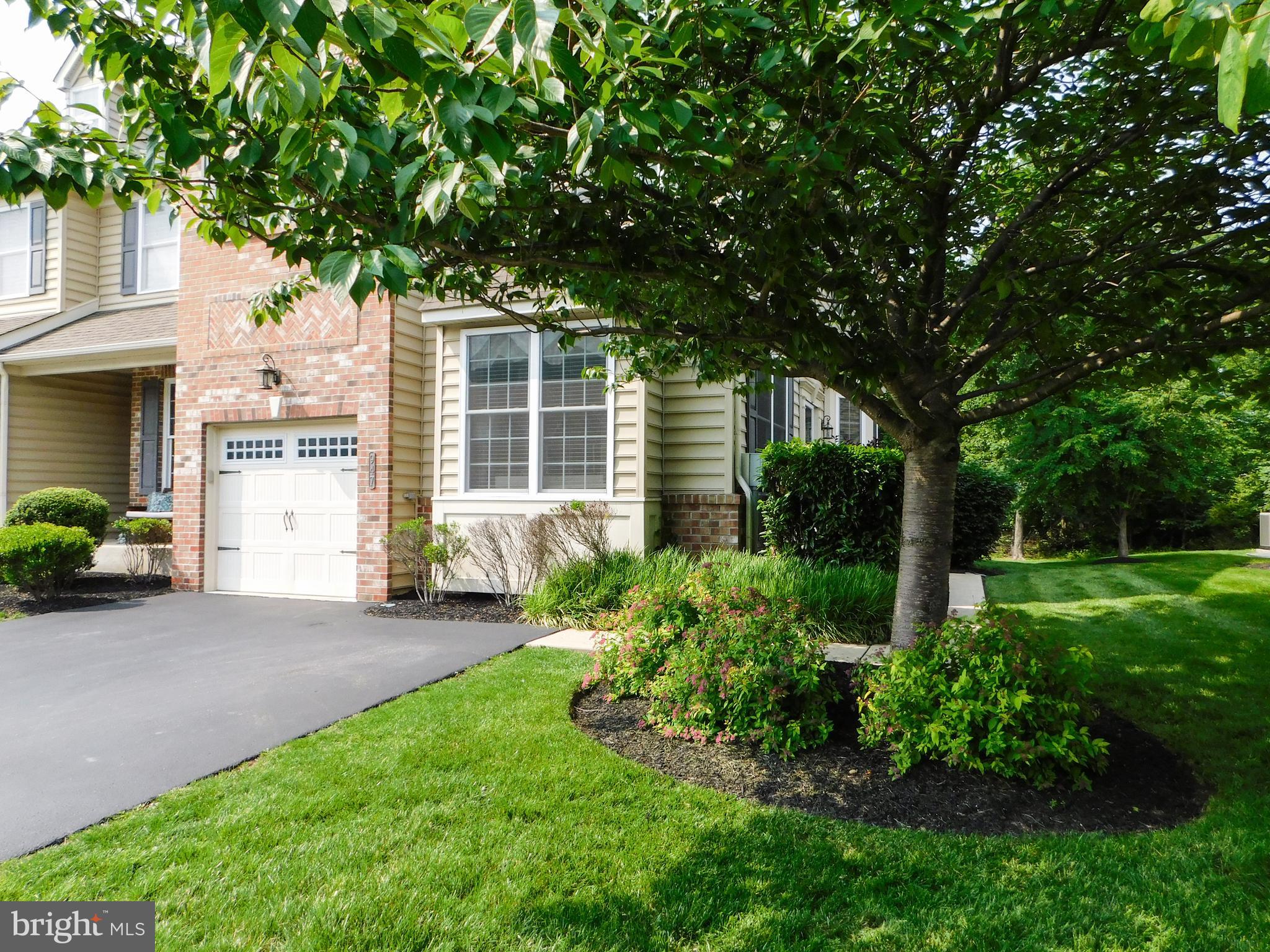 947 DUTCH DRIVE
