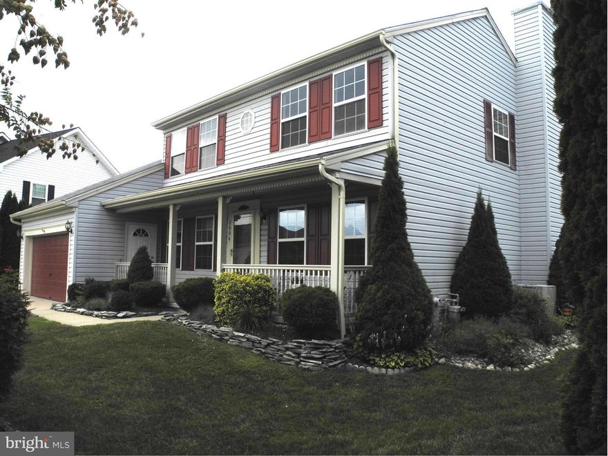 VERSATILE FLOOR PLAN FEATURES 2189 SQ FT CUL DE SAC HOME IN  SOUGHT AFTER HAMLET OF FOREST LAKES;  2 MASTER BDRMS W/BATH (1 ON MAIN LEVEL);  SPACIOUS SUN ROOM W/NEW ROOF; GORGEOUS  YARD, DECK;   NEW VINYL FENCED YARD; NEUTRAL CARPET IN LR, DR, MASTER BDRM, STAIRS; NEW SUMP PUMP, LIFETIME WATER PROOFED BASEMENT VINYL FLOORED GARAGE; MAIN LEVEL LAUNDRY. COMMUTER DREAM LOCATION.