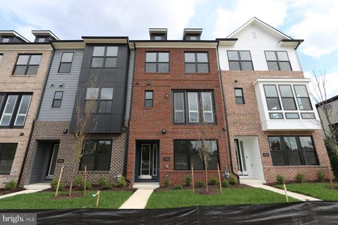 Photo of 17313 Hardisty Way Street #7F, BOWIE, MD 20715 (MLS # MDPG2181134) Photo of 17313 Hardisty Way Street #7F, BOWIE, MD 20715 (MLS # MDPG2181134)