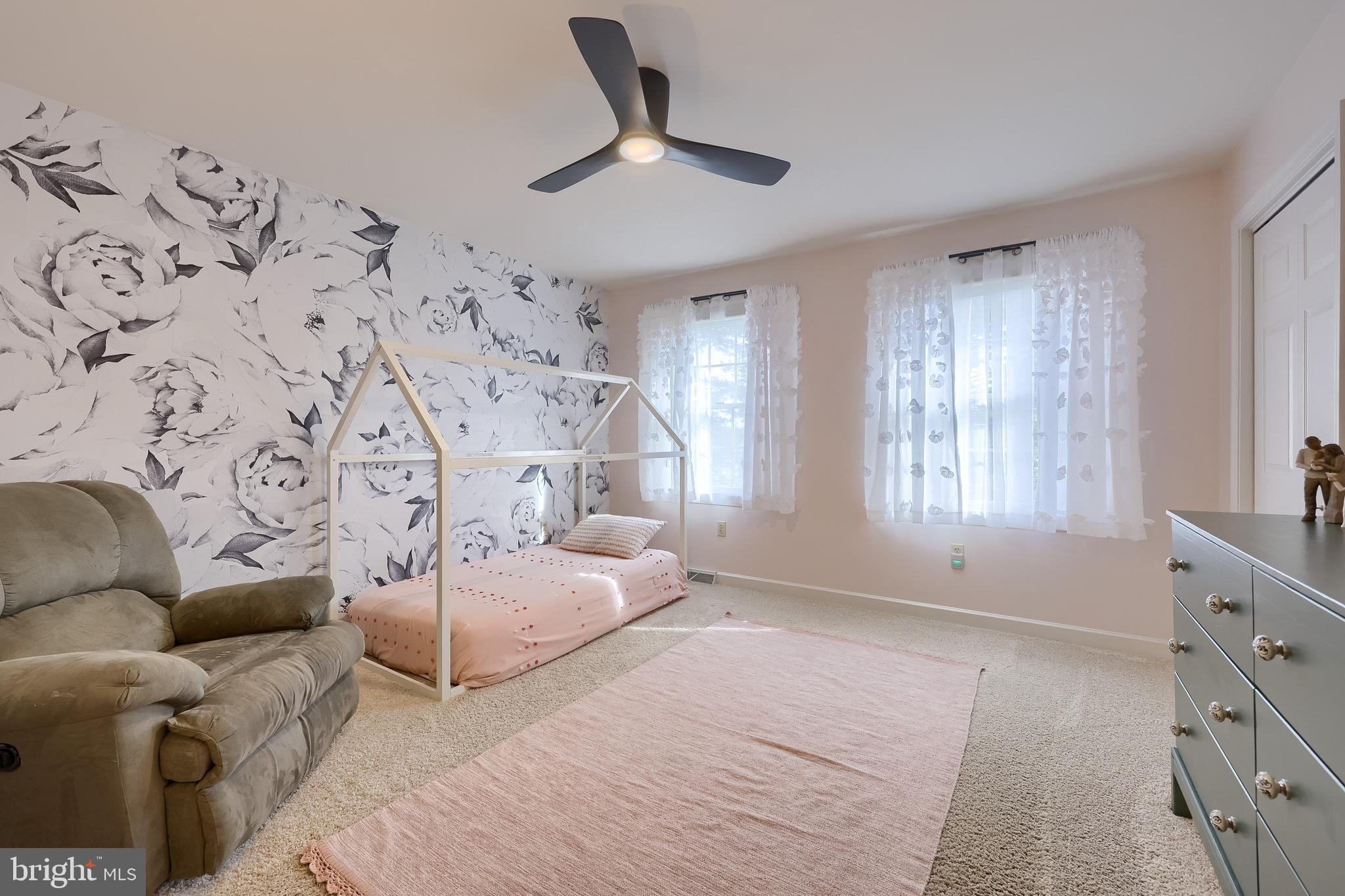 WOODS EDGE - Residential