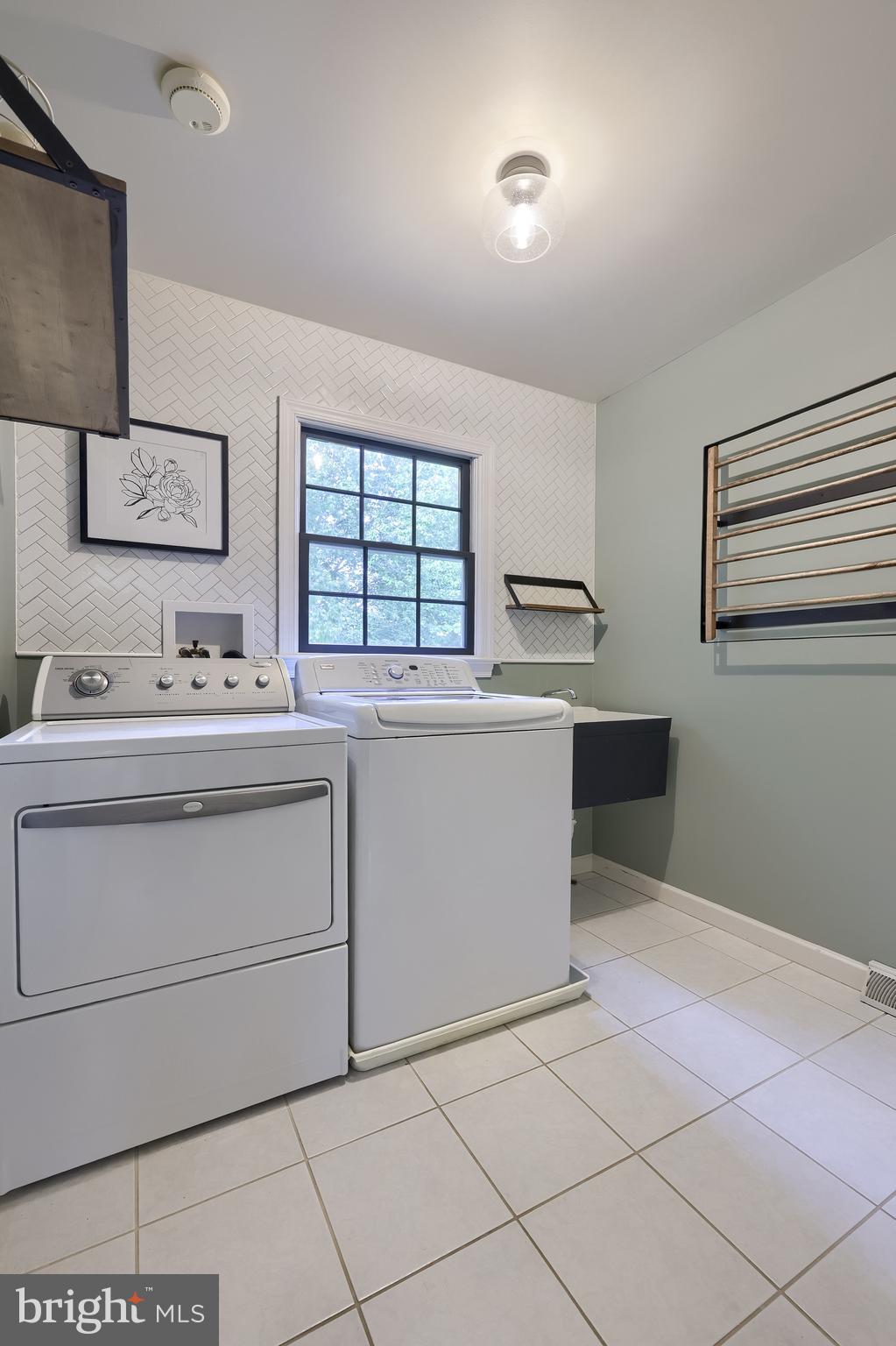 WOODS EDGE - Residential