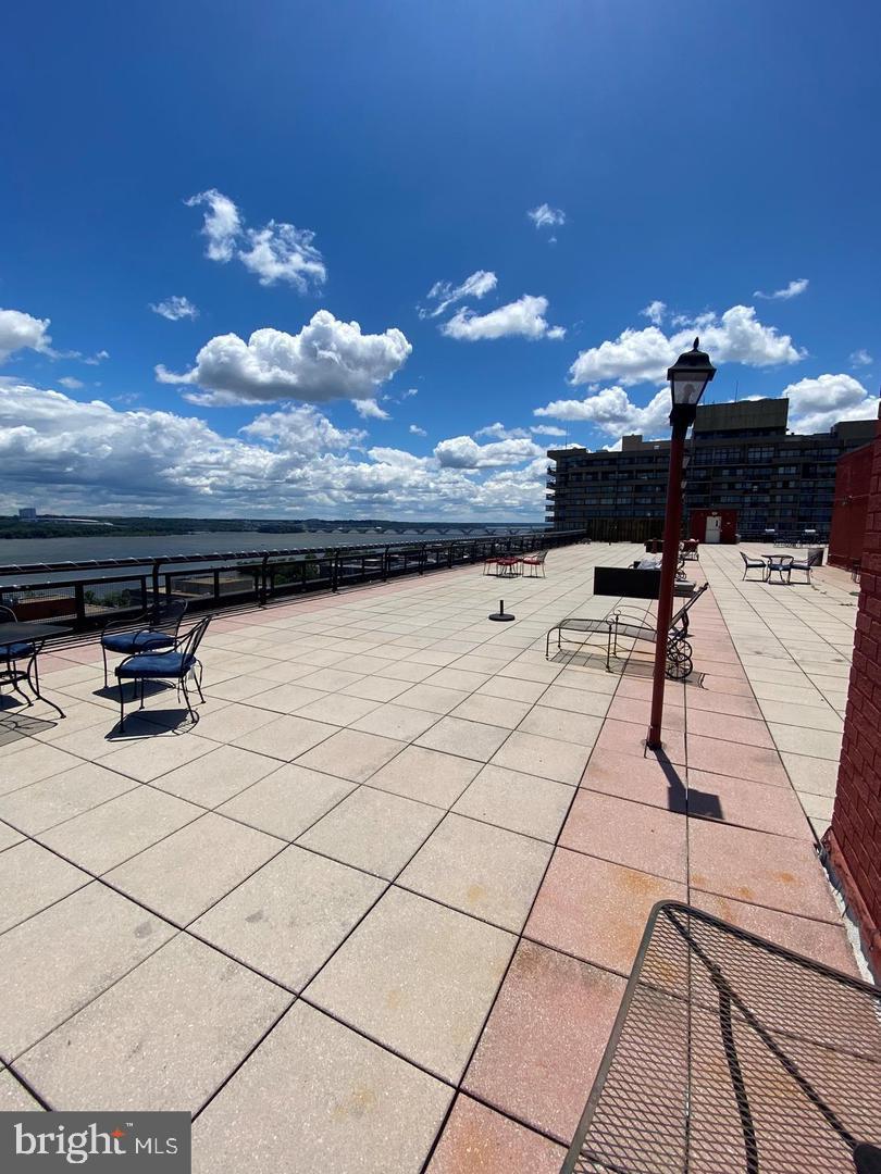 PORT ROYAL CONDOMINIUM - Residential Lease