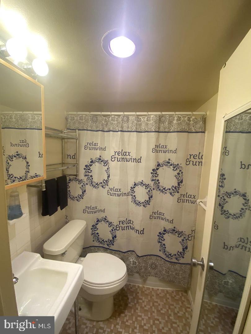 PORT ROYAL CONDOMINIUM - Residential Lease