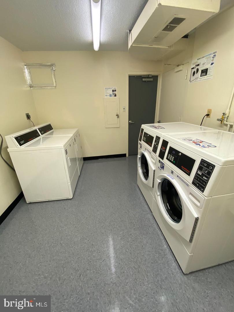 PORT ROYAL CONDOMINIUM - Residential Lease