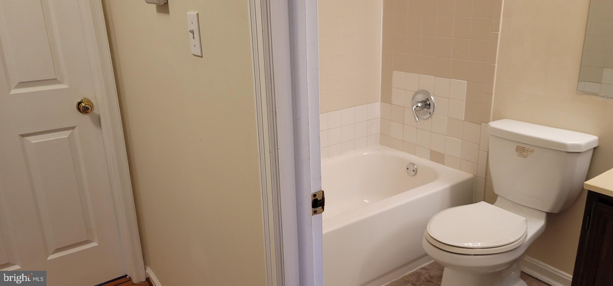 SADDLE CREEK - Residential Lease