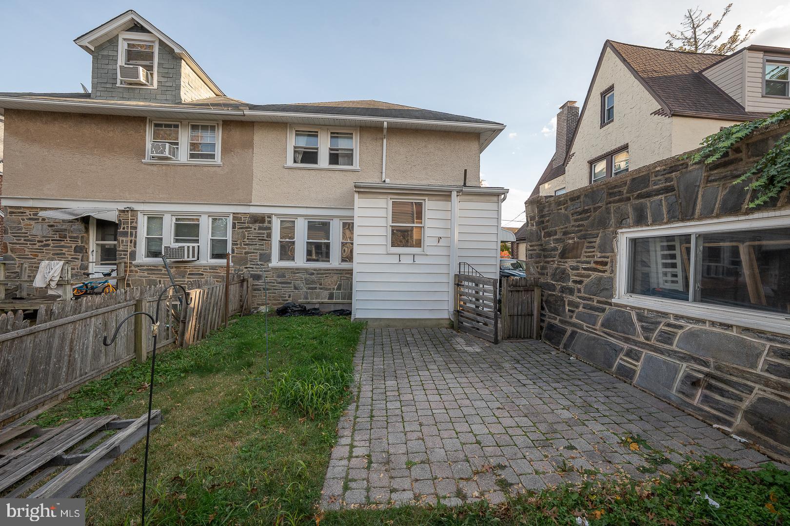 BEVERLY HILLS - Residential