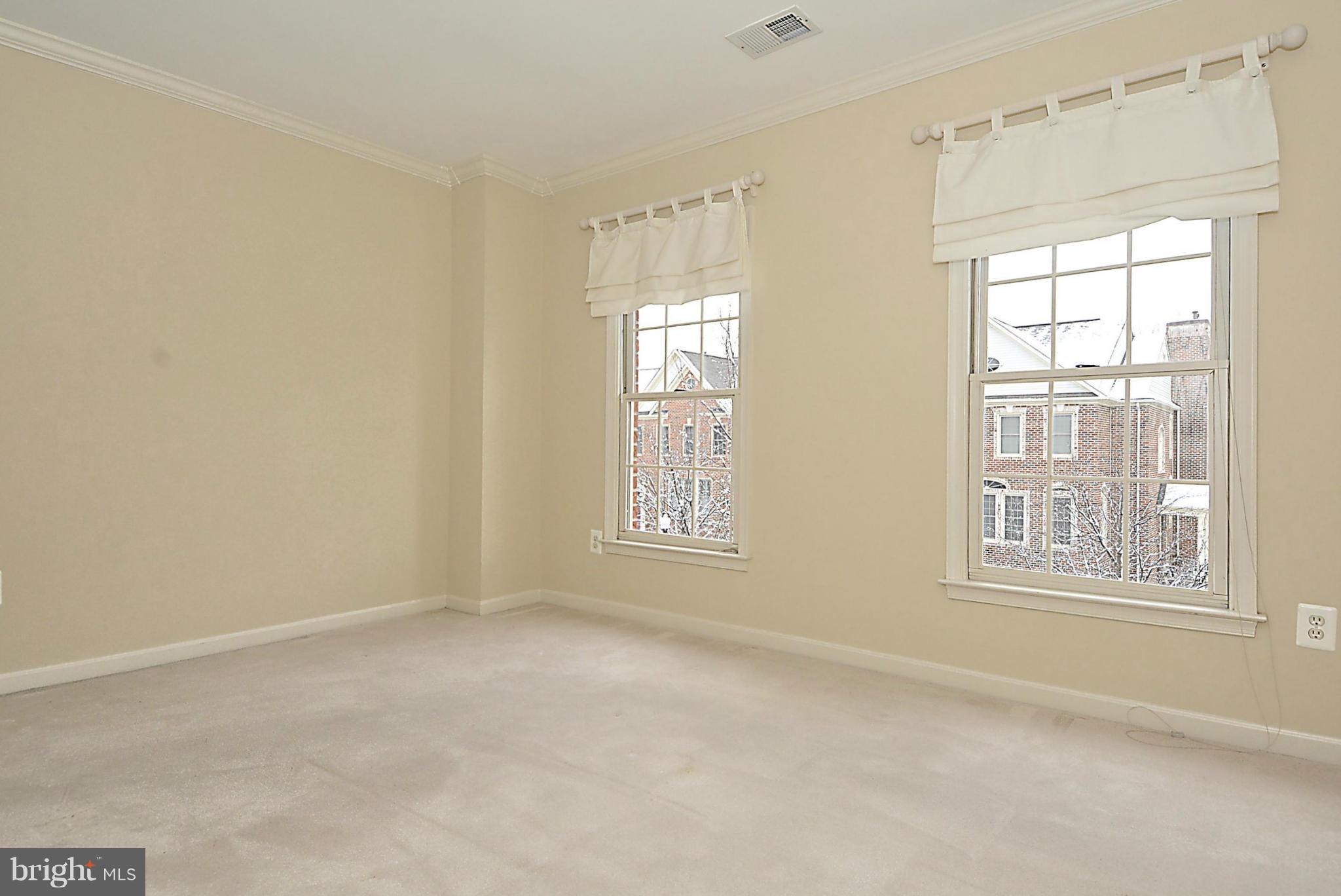 CRESTMONT TOWNHOUSES - Residential