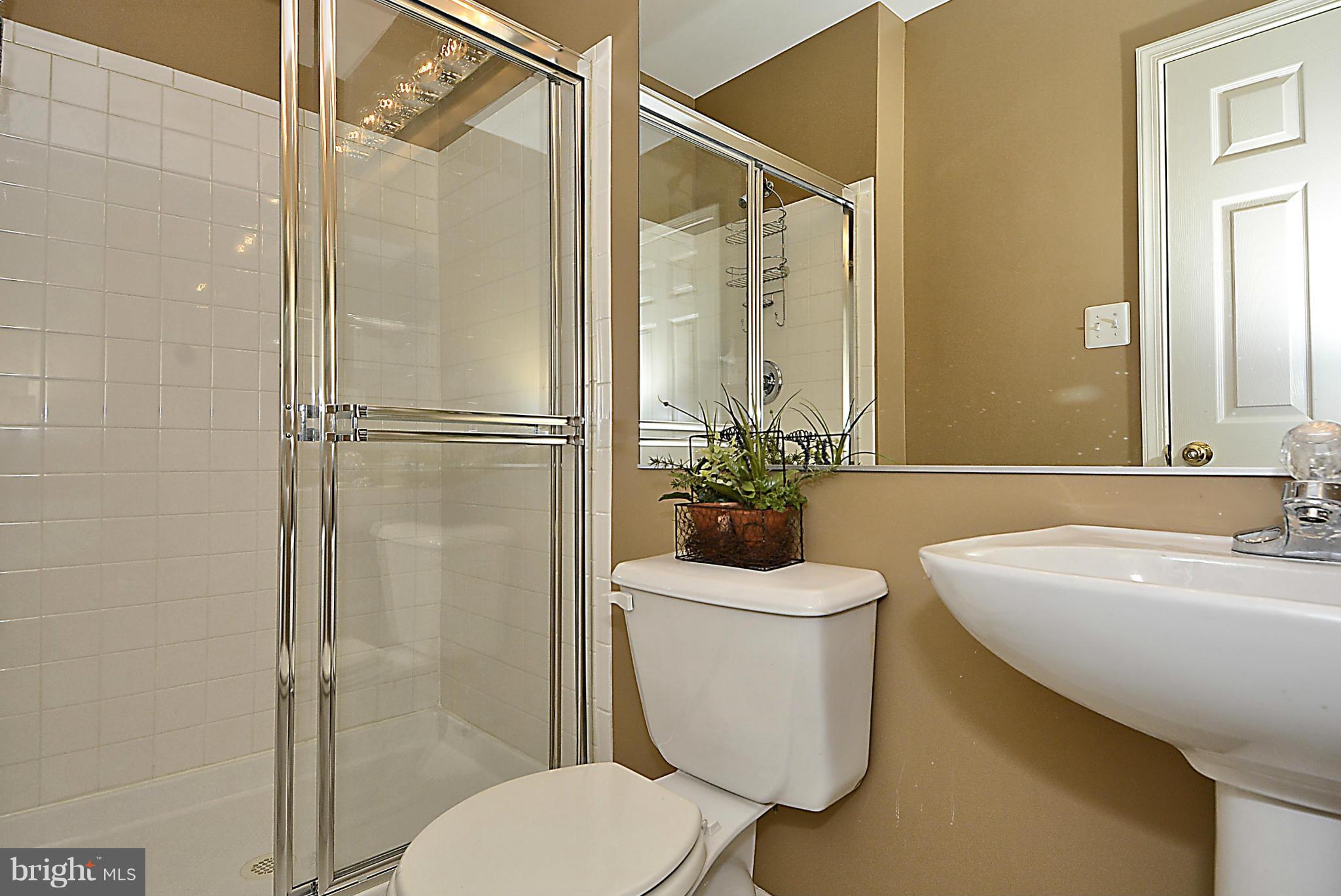 CRESTMONT TOWNHOUSES - Residential