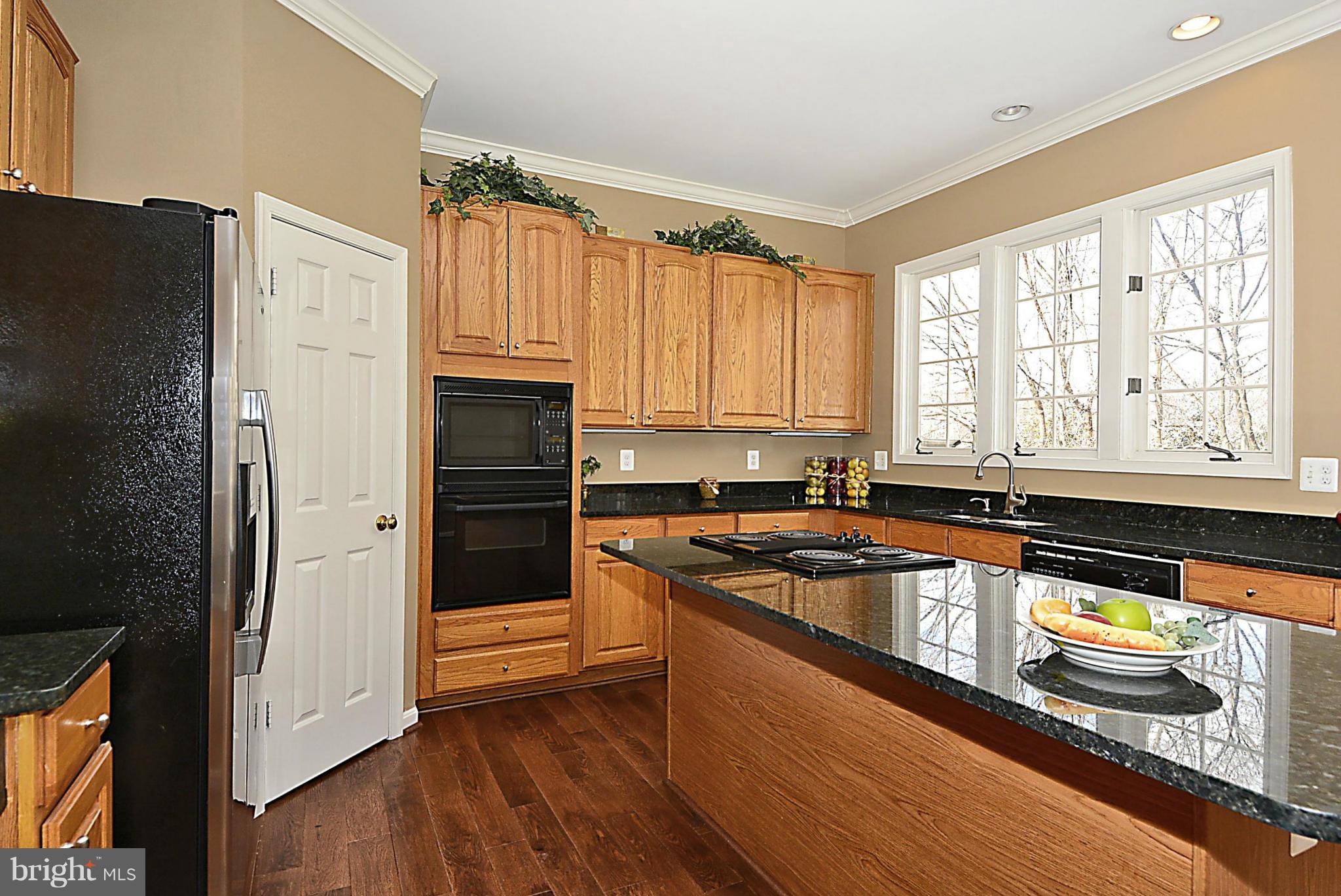 CRESTMONT TOWNHOUSES - Residential