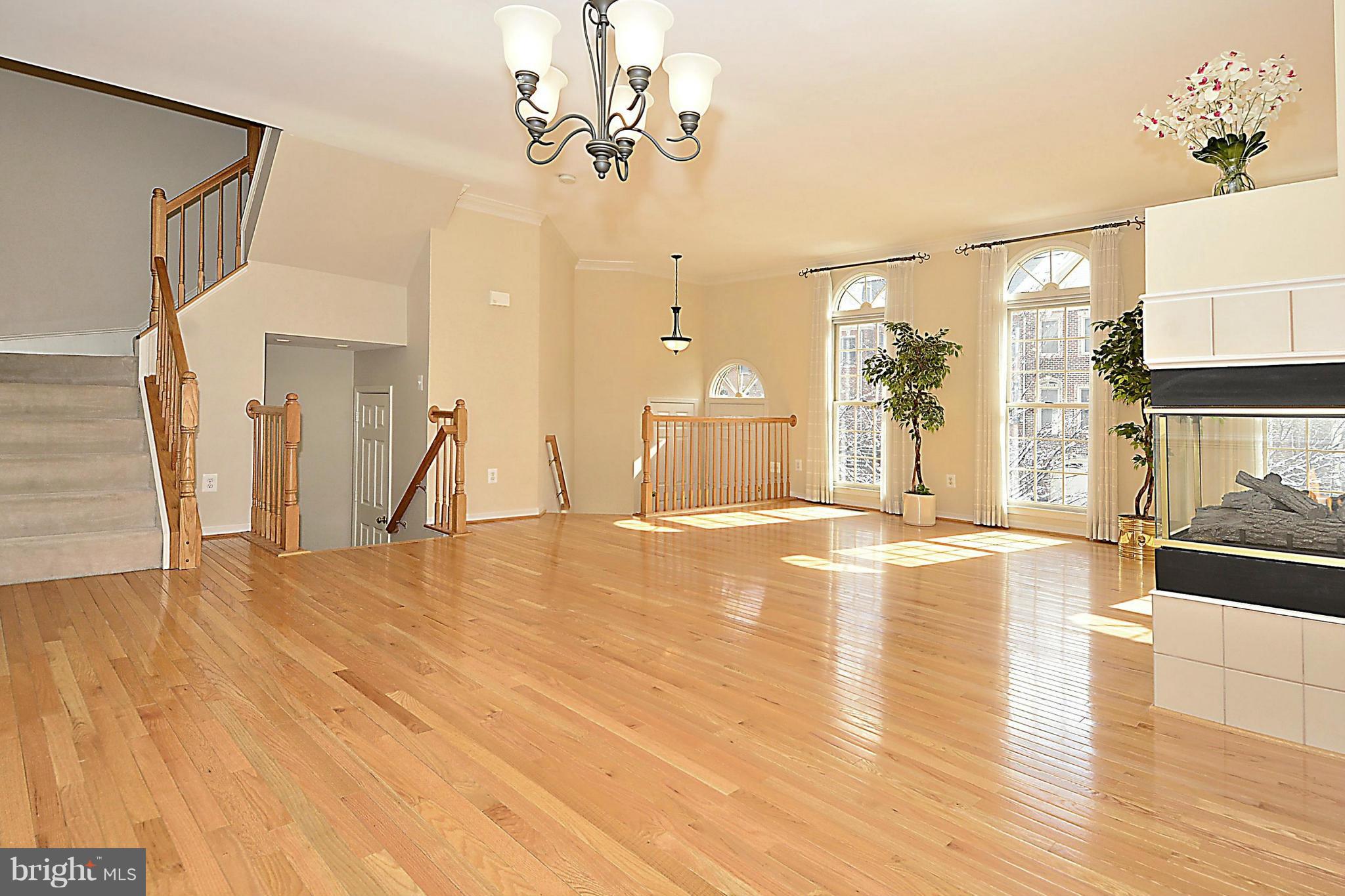 CRESTMONT TOWNHOUSES - Residential