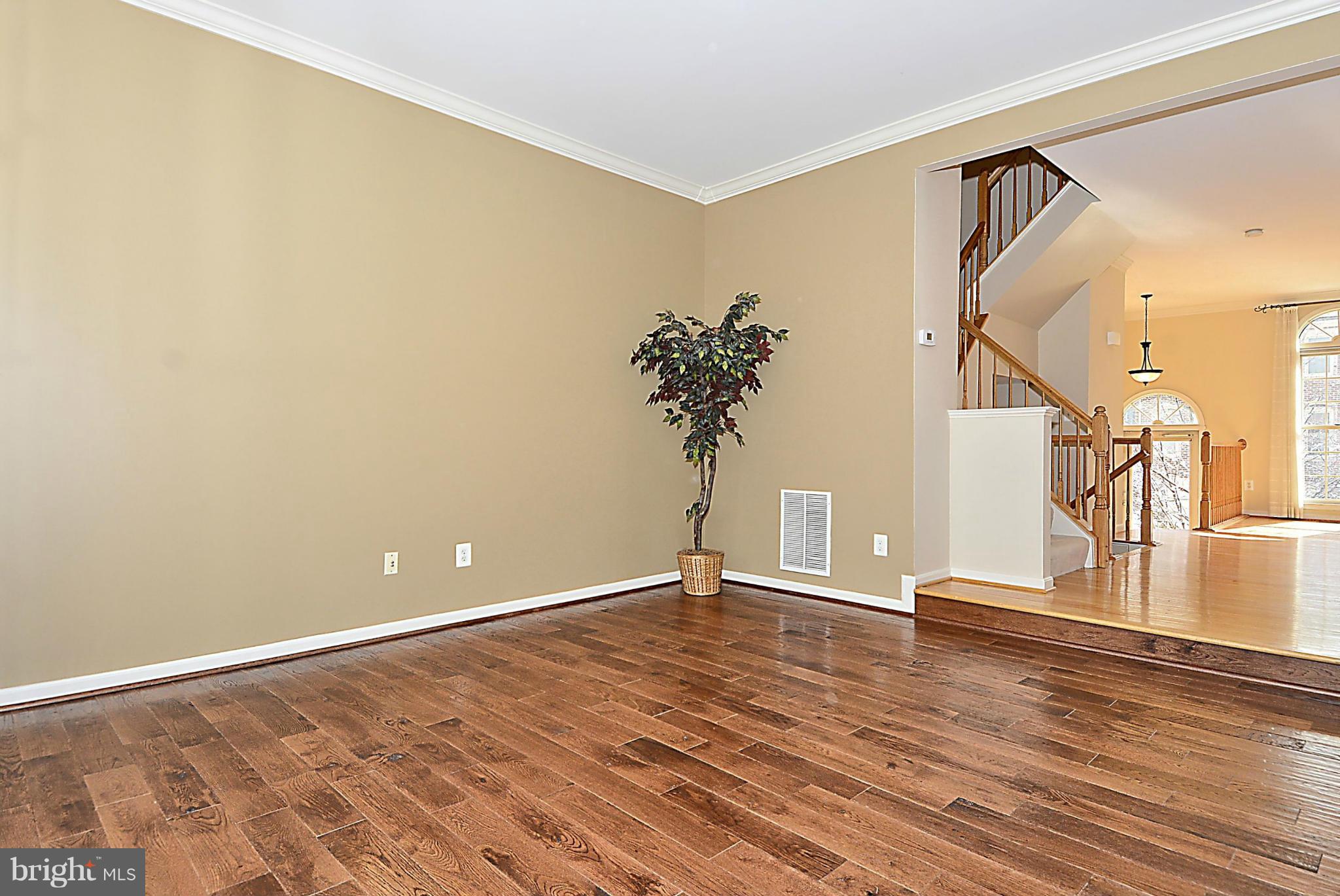 CRESTMONT TOWNHOUSES - Residential