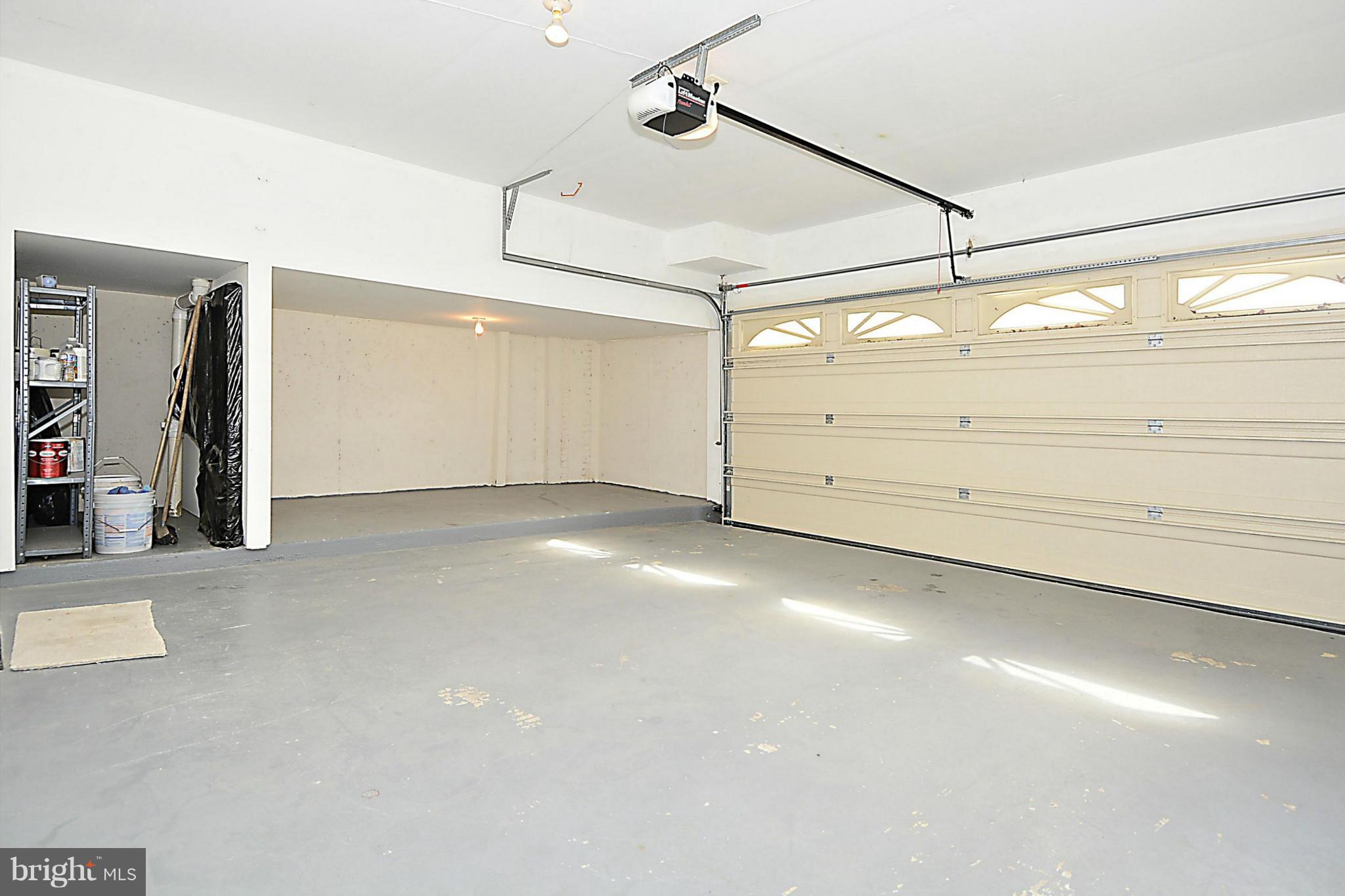 CRESTMONT TOWNHOUSES - Residential