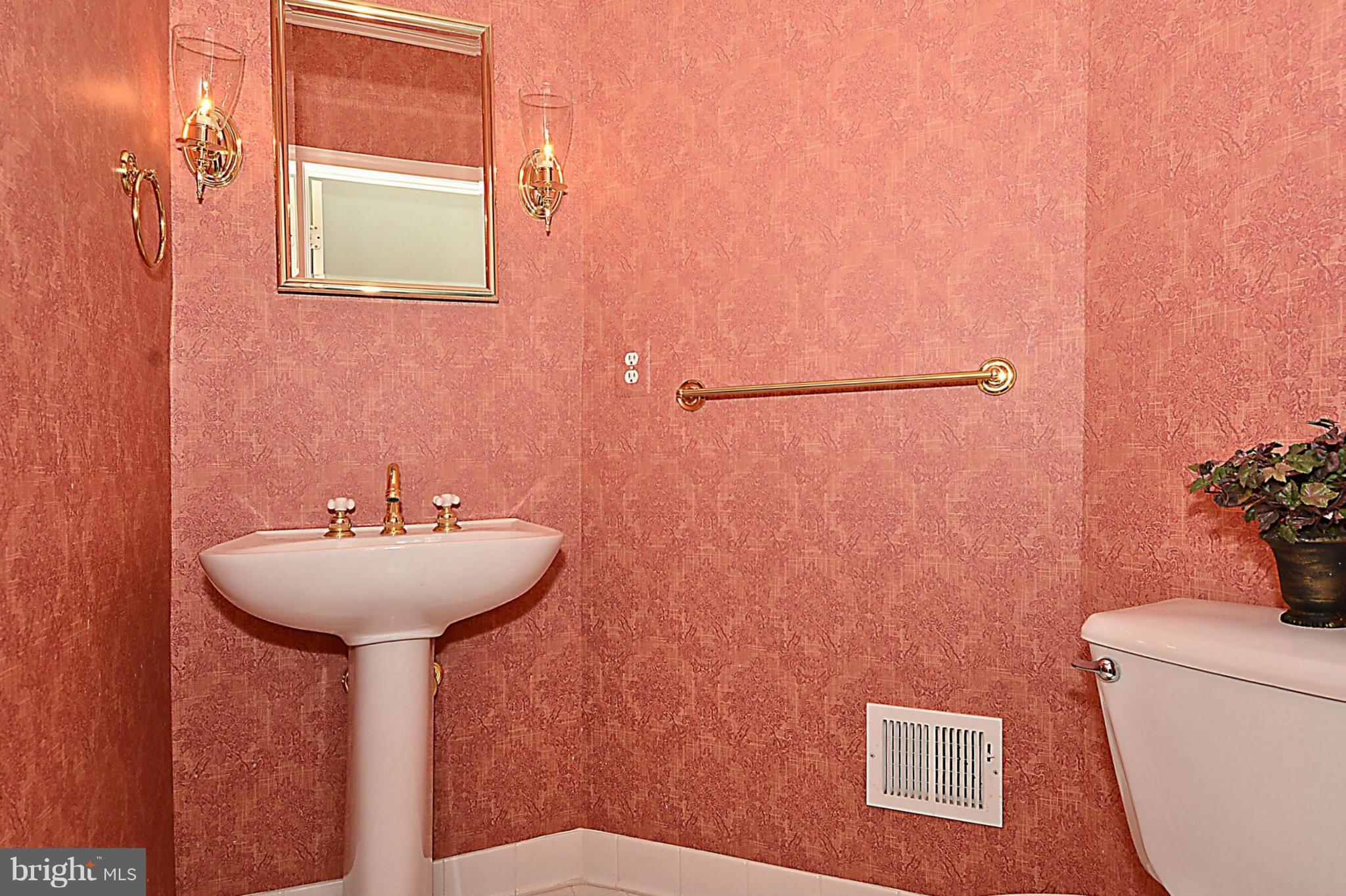 CRESTMONT TOWNHOUSES - Residential