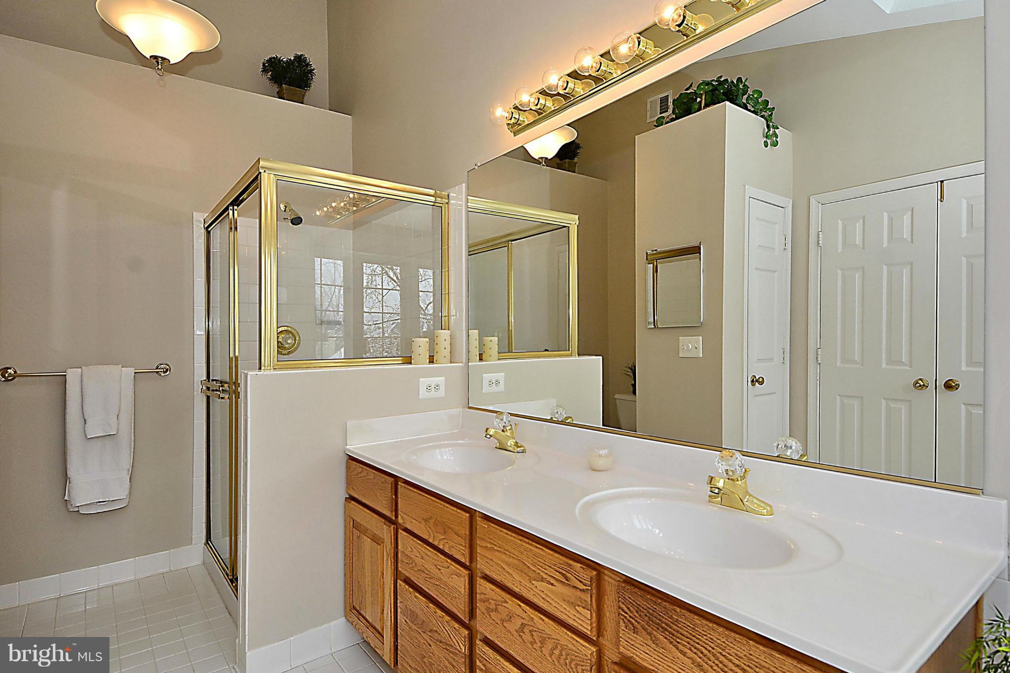 CRESTMONT TOWNHOUSES - Residential