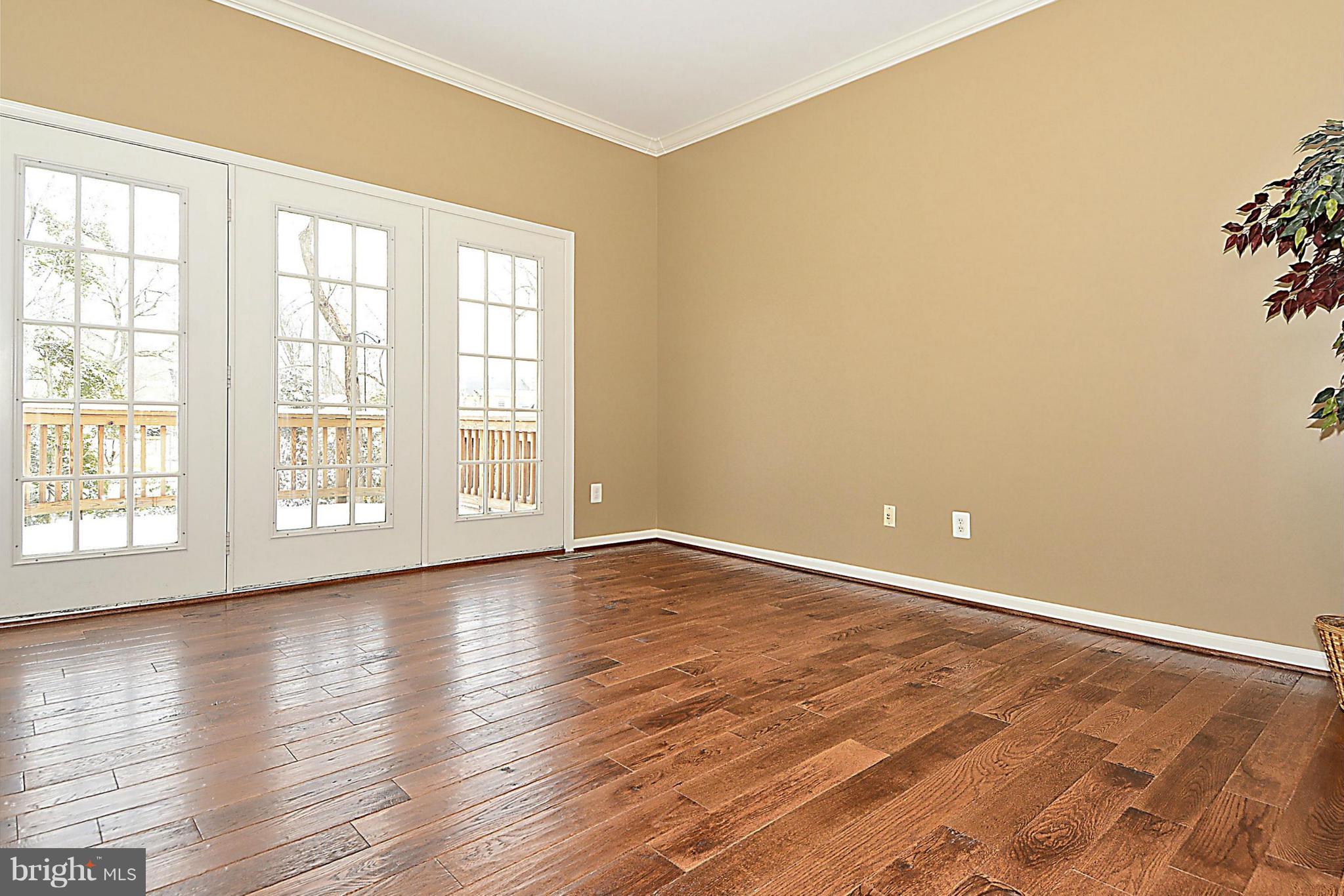 CRESTMONT TOWNHOUSES - Residential