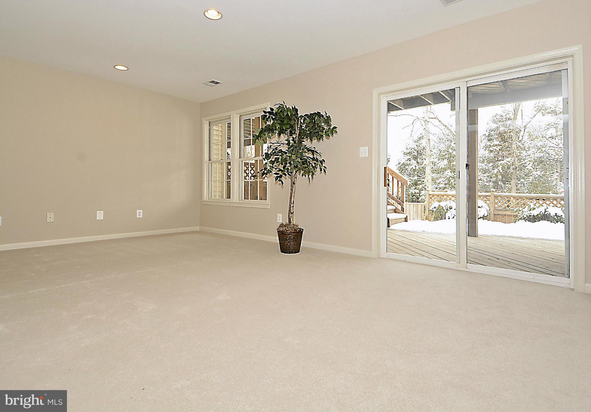 CRESTMONT TOWNHOUSES - Residential