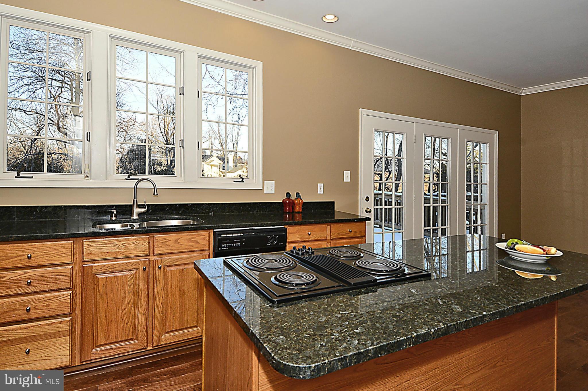 CRESTMONT TOWNHOUSES - Residential