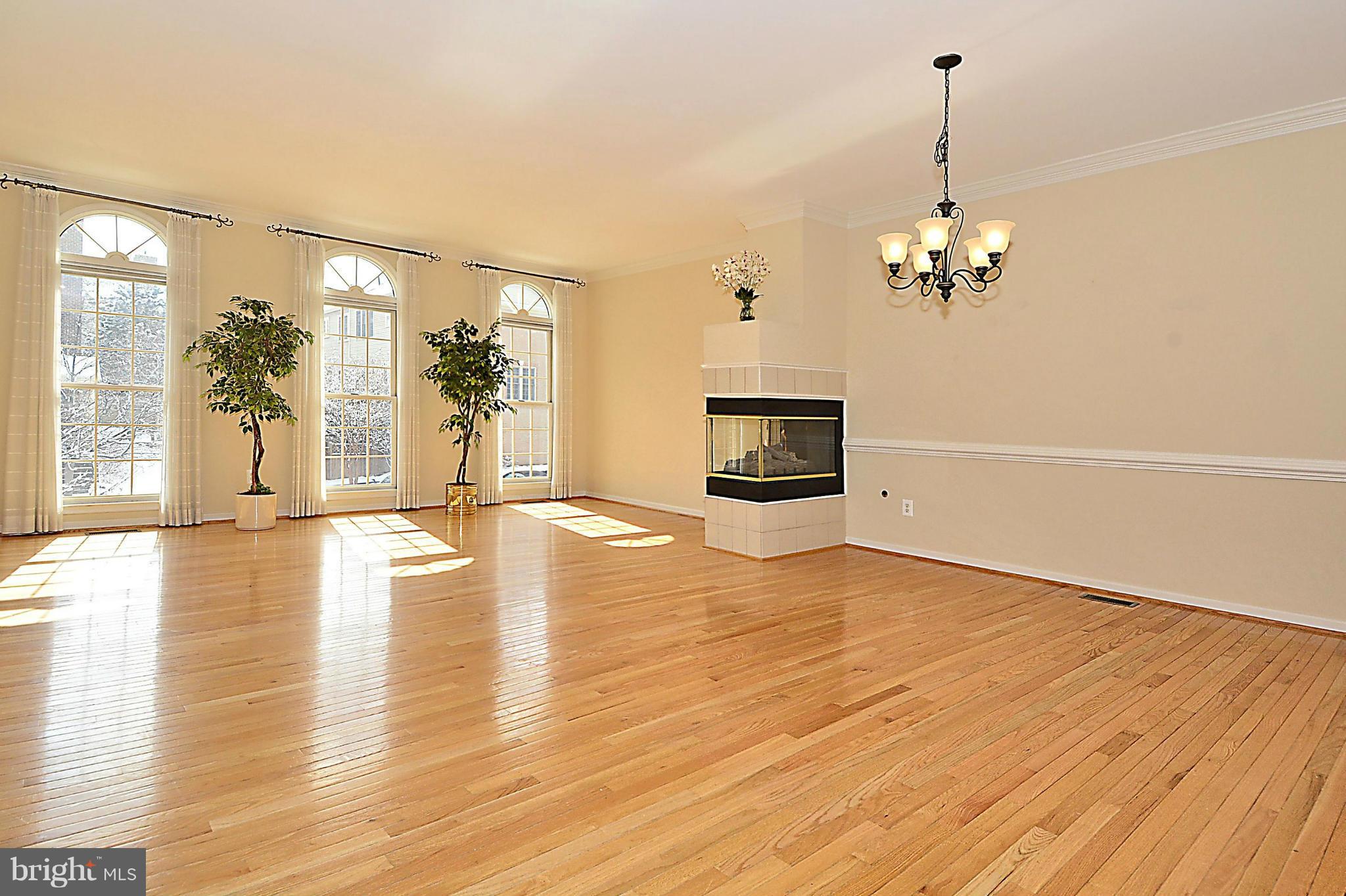 CRESTMONT TOWNHOUSES - Residential