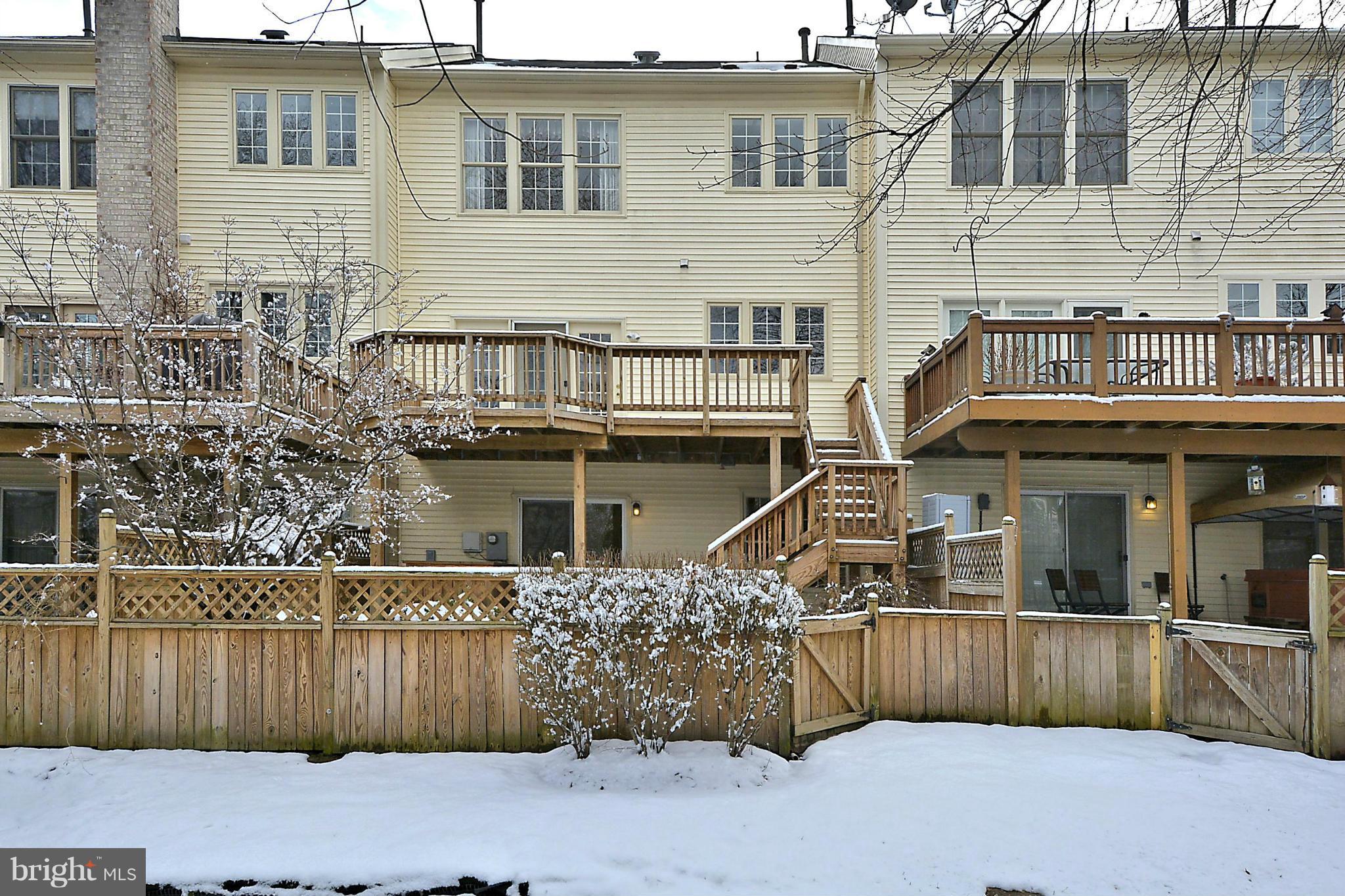 CRESTMONT TOWNHOUSES - Residential