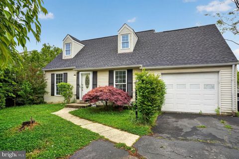Photo of 5815 Riverside Drive, WOODBRIDGE, VA 22193 (MLS # VAPW2118226)