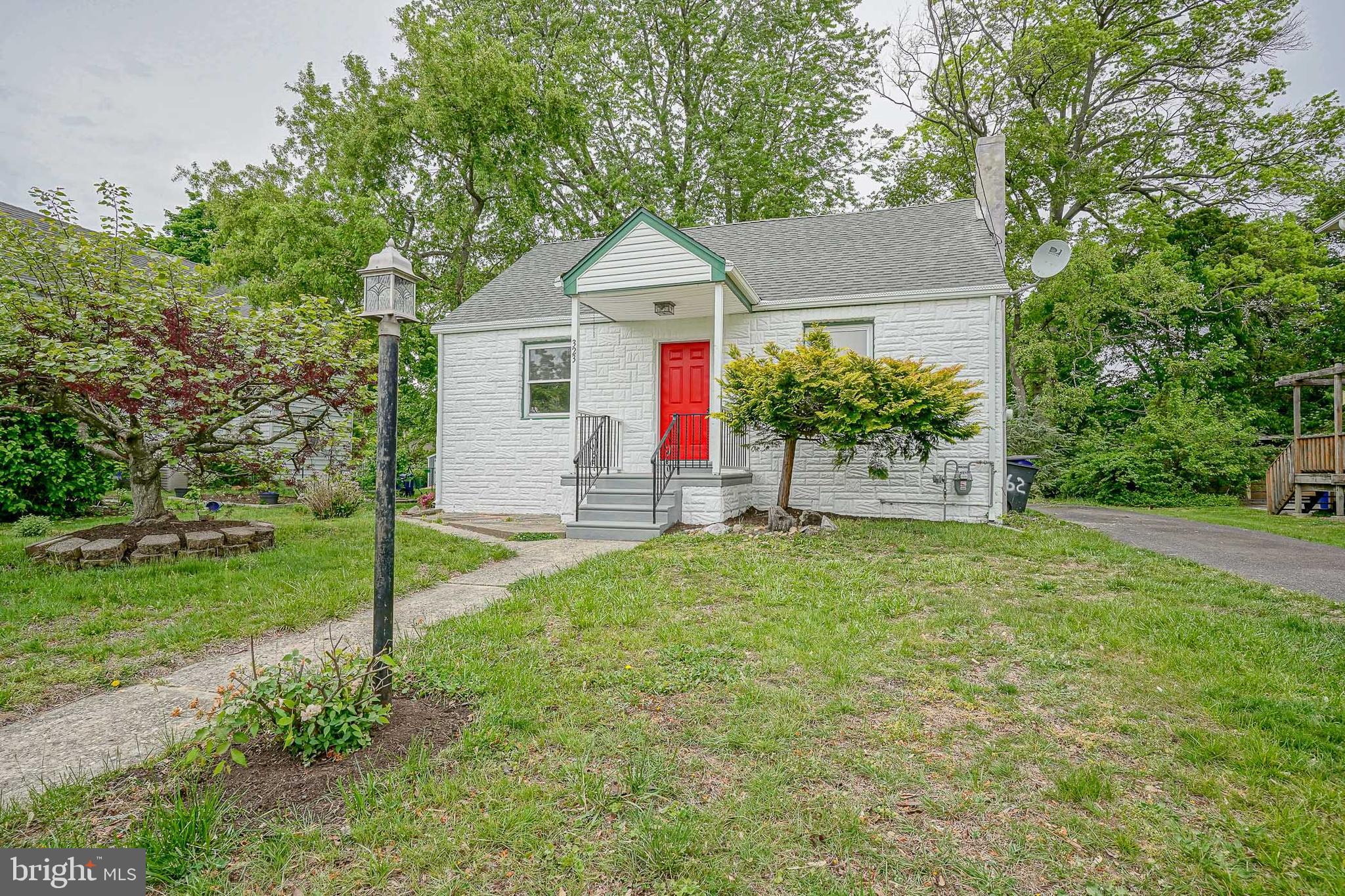 323 JACKSON AVENUE