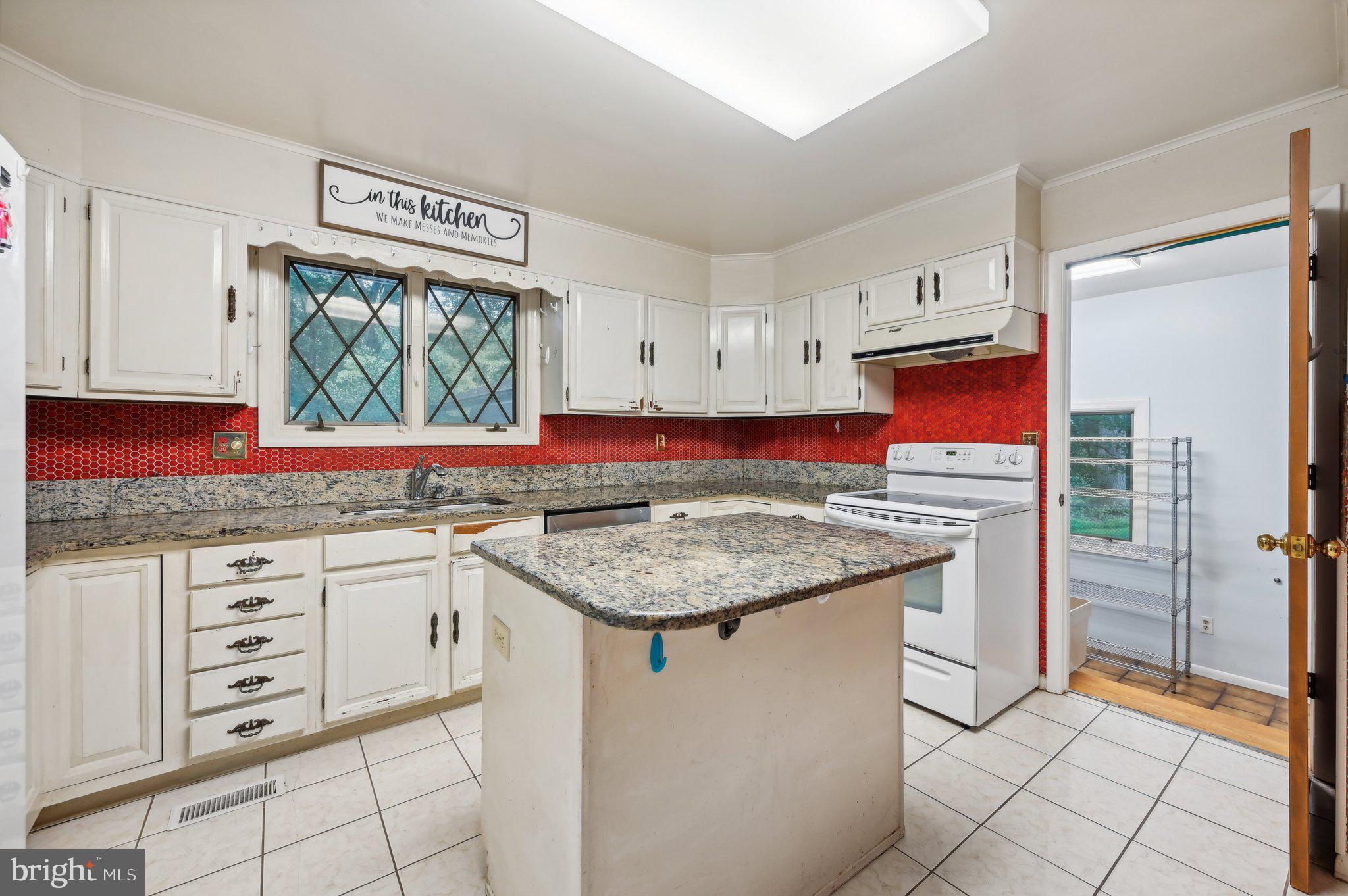 BRIAR HILL - Residential