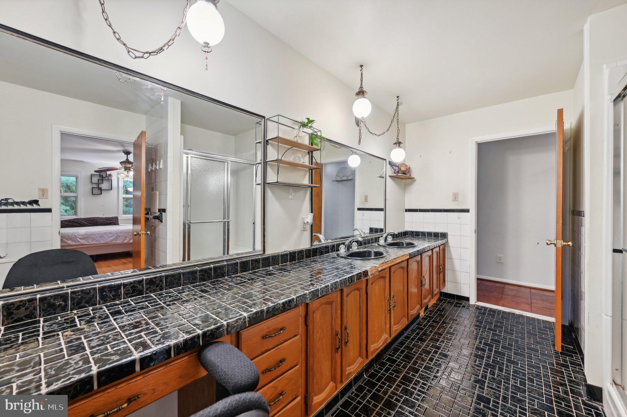 BRIAR HILL - Residential