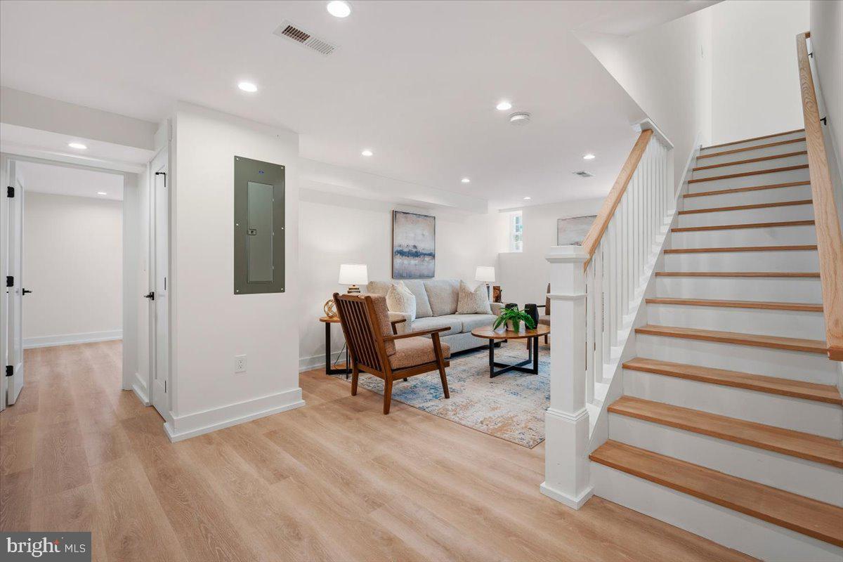 TAKOMA - Residential