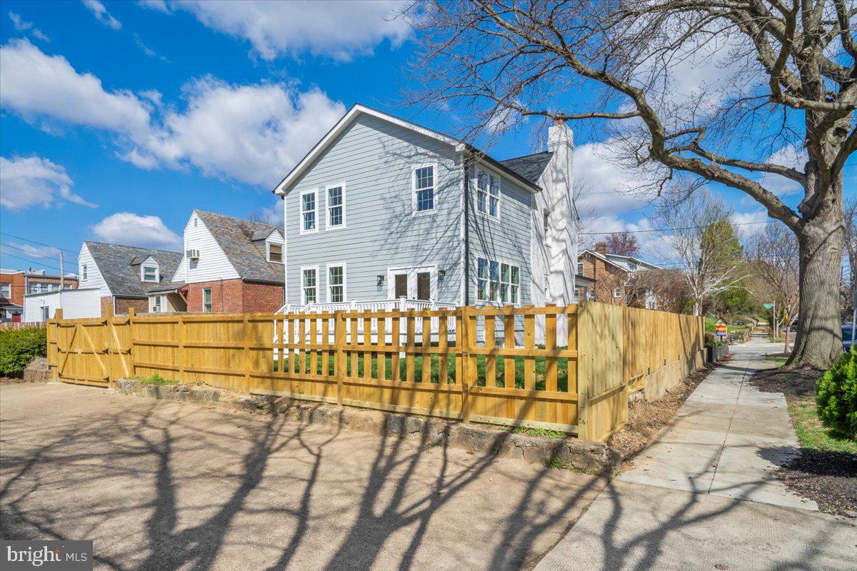 TAKOMA - Residential