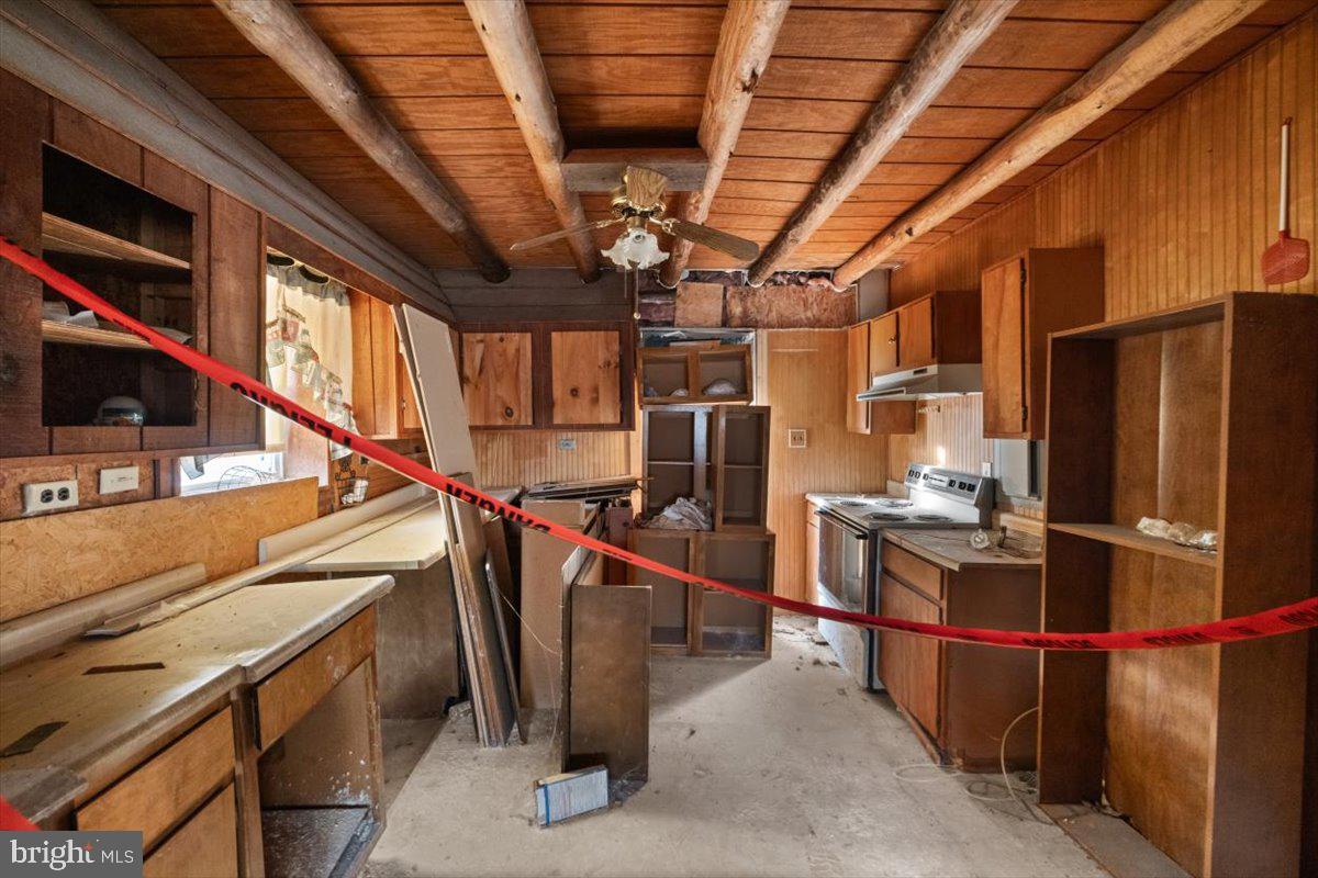 LAKE FERNDALE - Residential