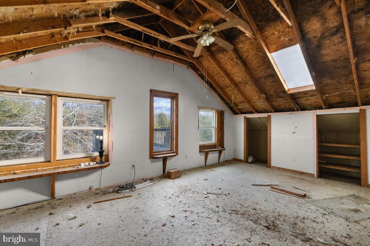 LAKE FERNDALE - Residential